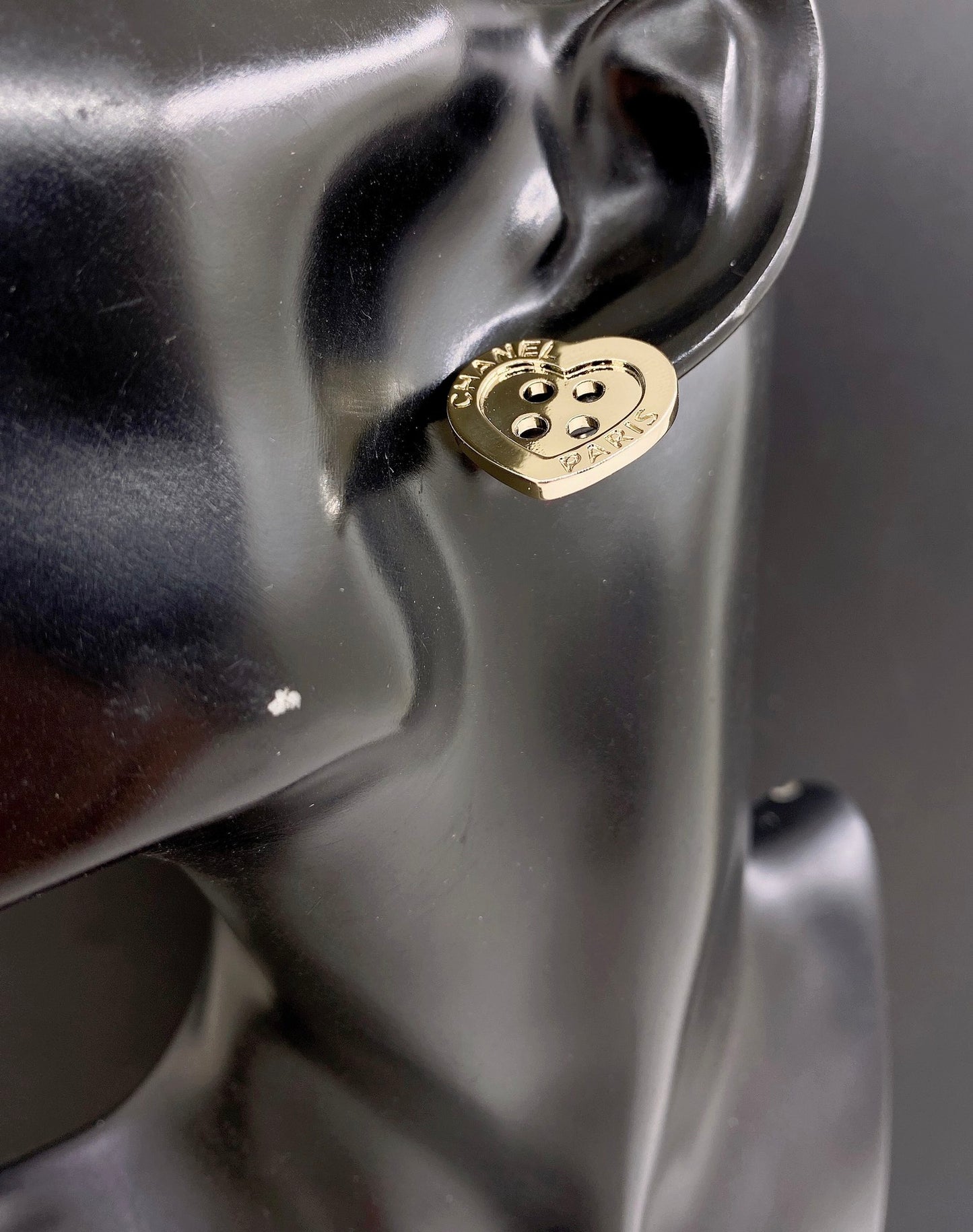 C 25 Heart button earrings