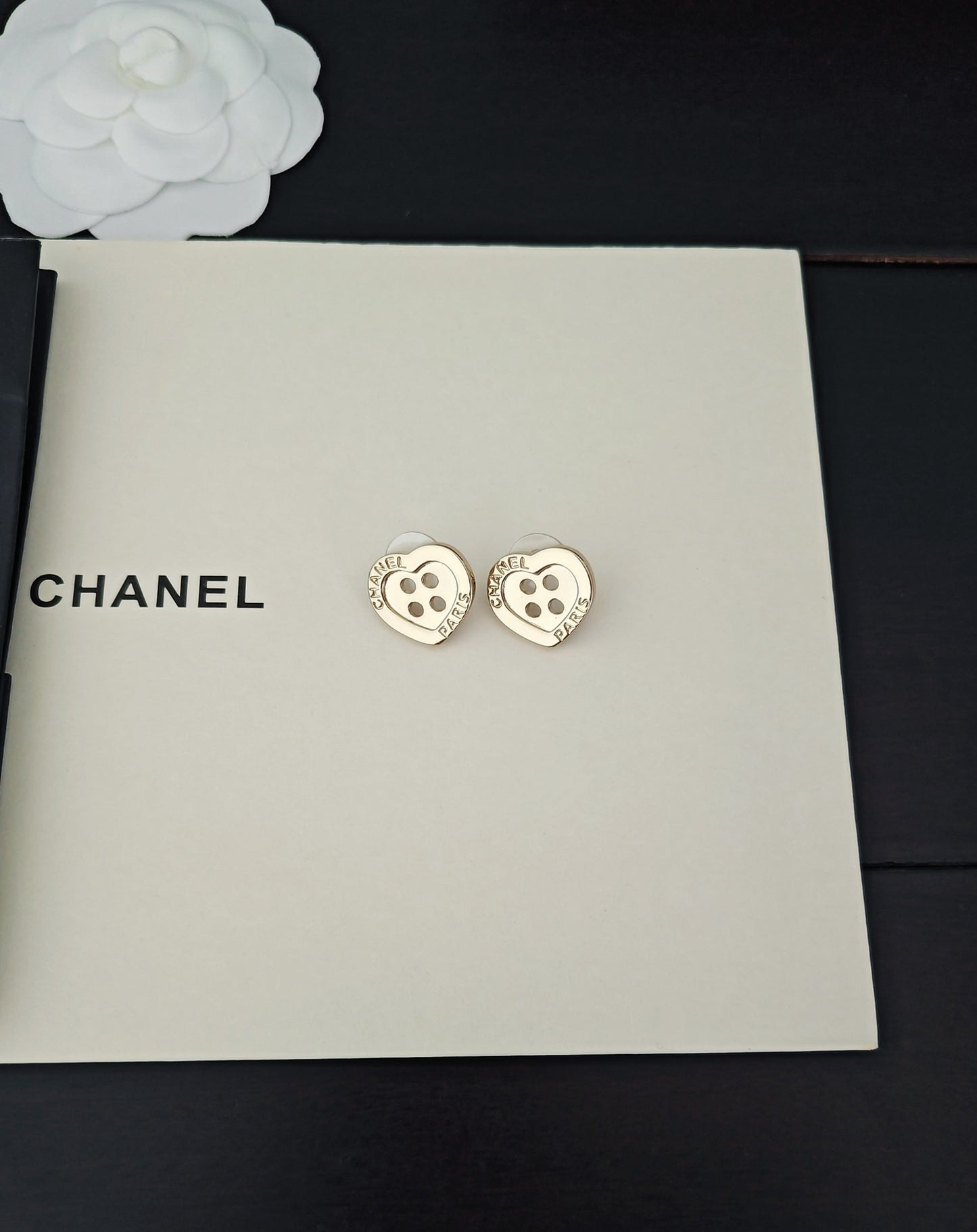 C 25 Heart button earrings