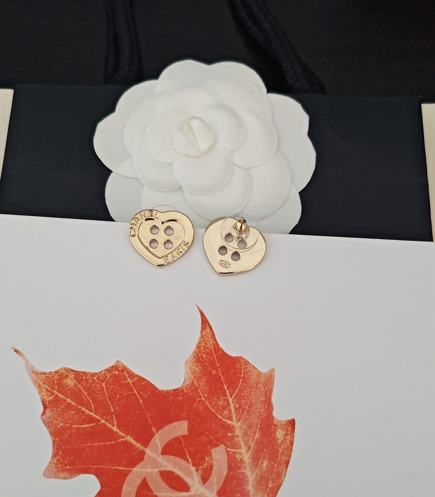 C 25 Heart button earrings