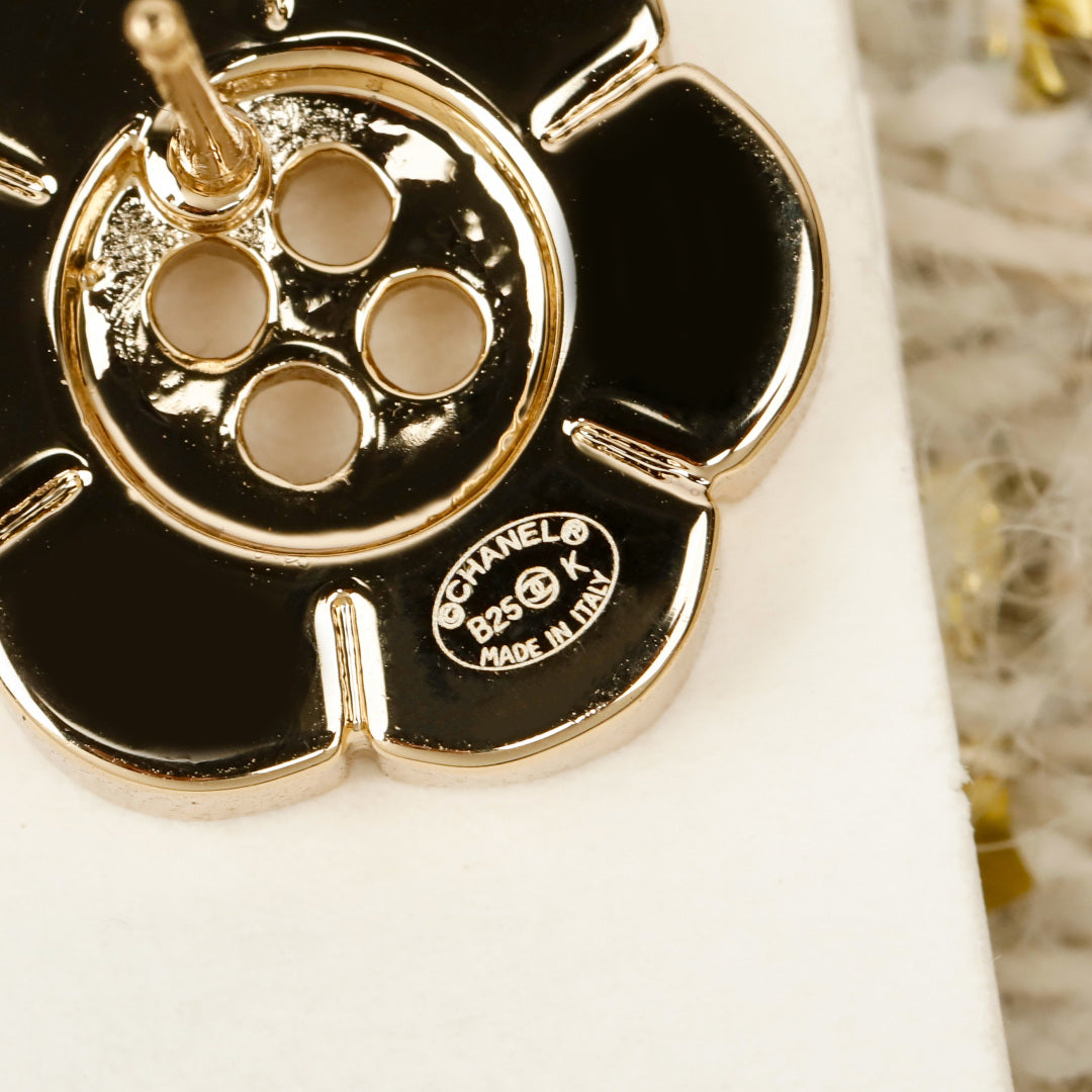 C 25 Button Flower Earrings