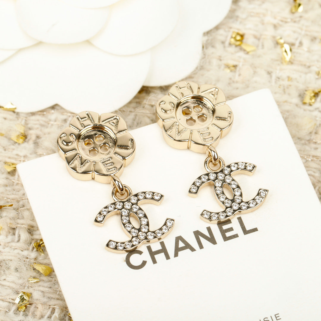 C 25 Button flower + logo earrings
