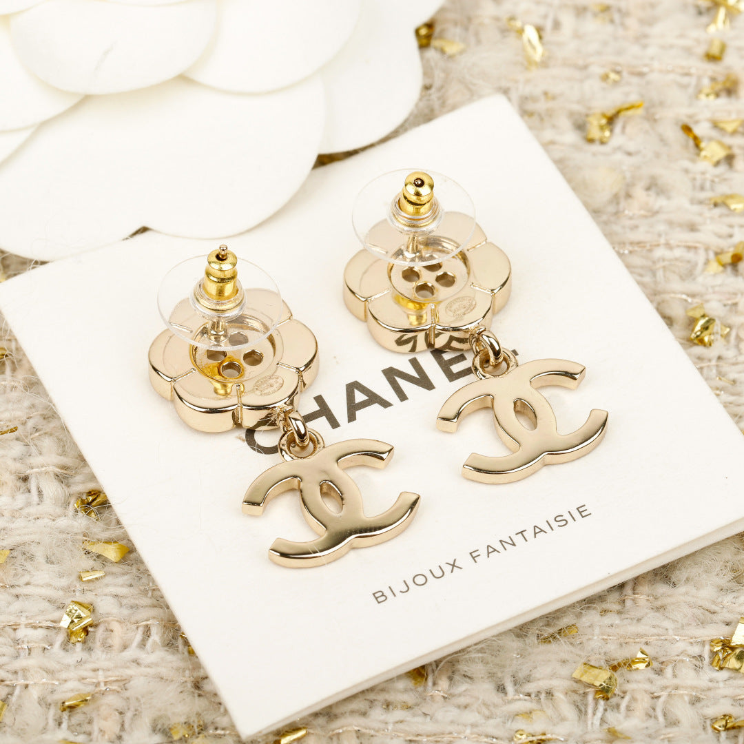 C 25 Button flower + logo earrings