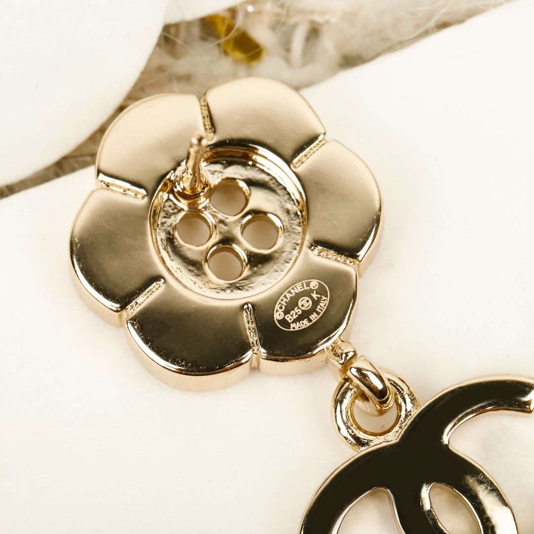 C 25 Button flower + logo earrings