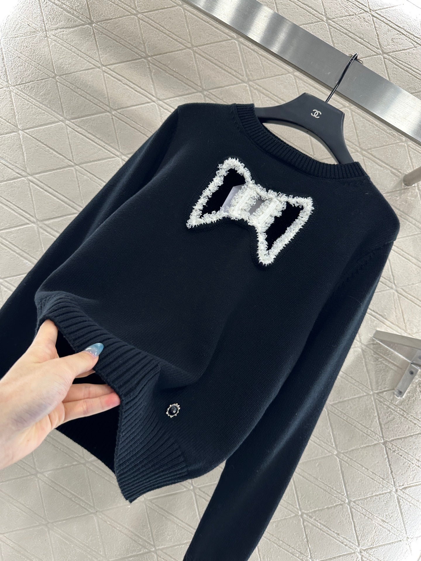 C 25 Hollow Bow Knitted Wool Sweater