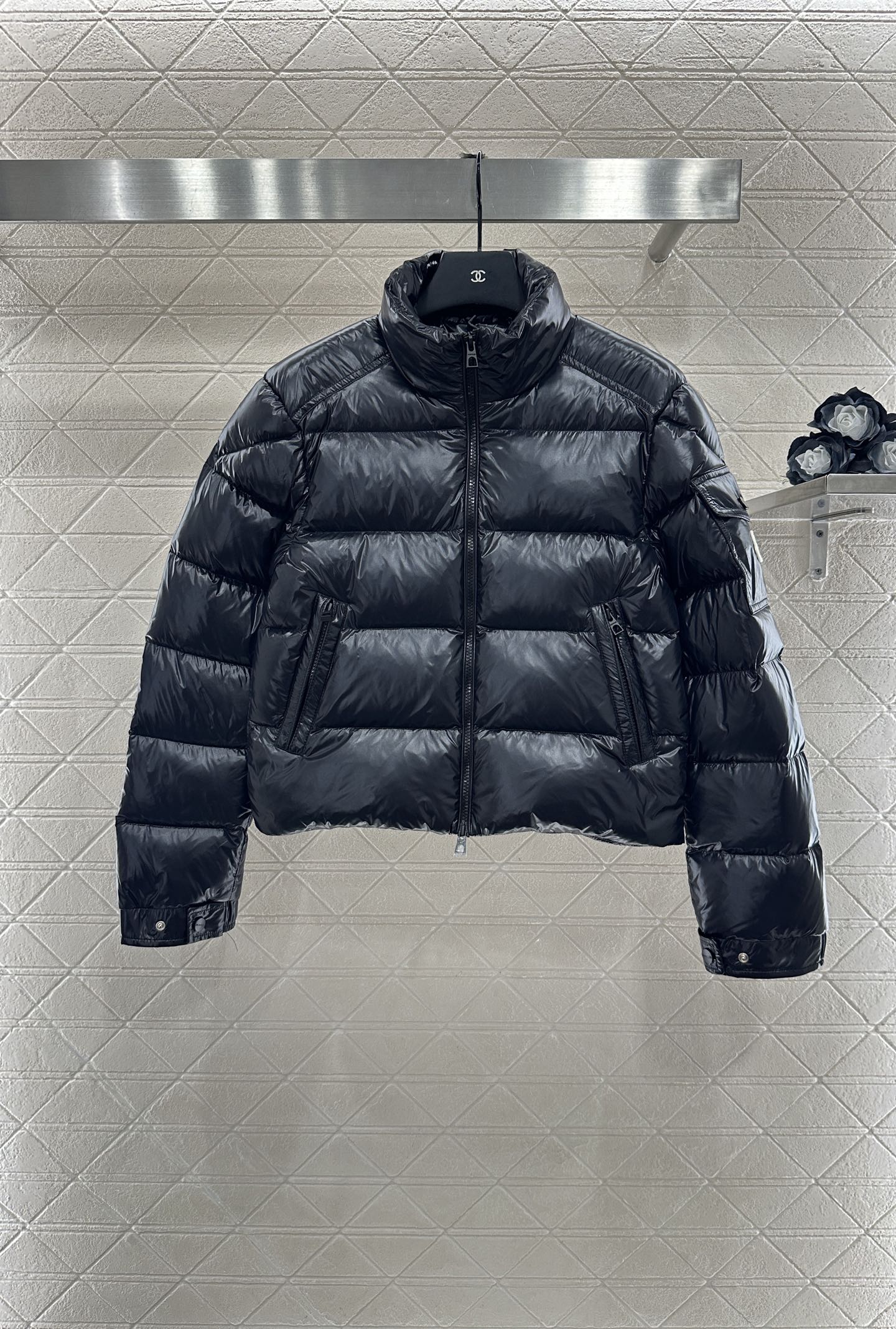Mon 25  Rectangular embossed stand collar down jacket