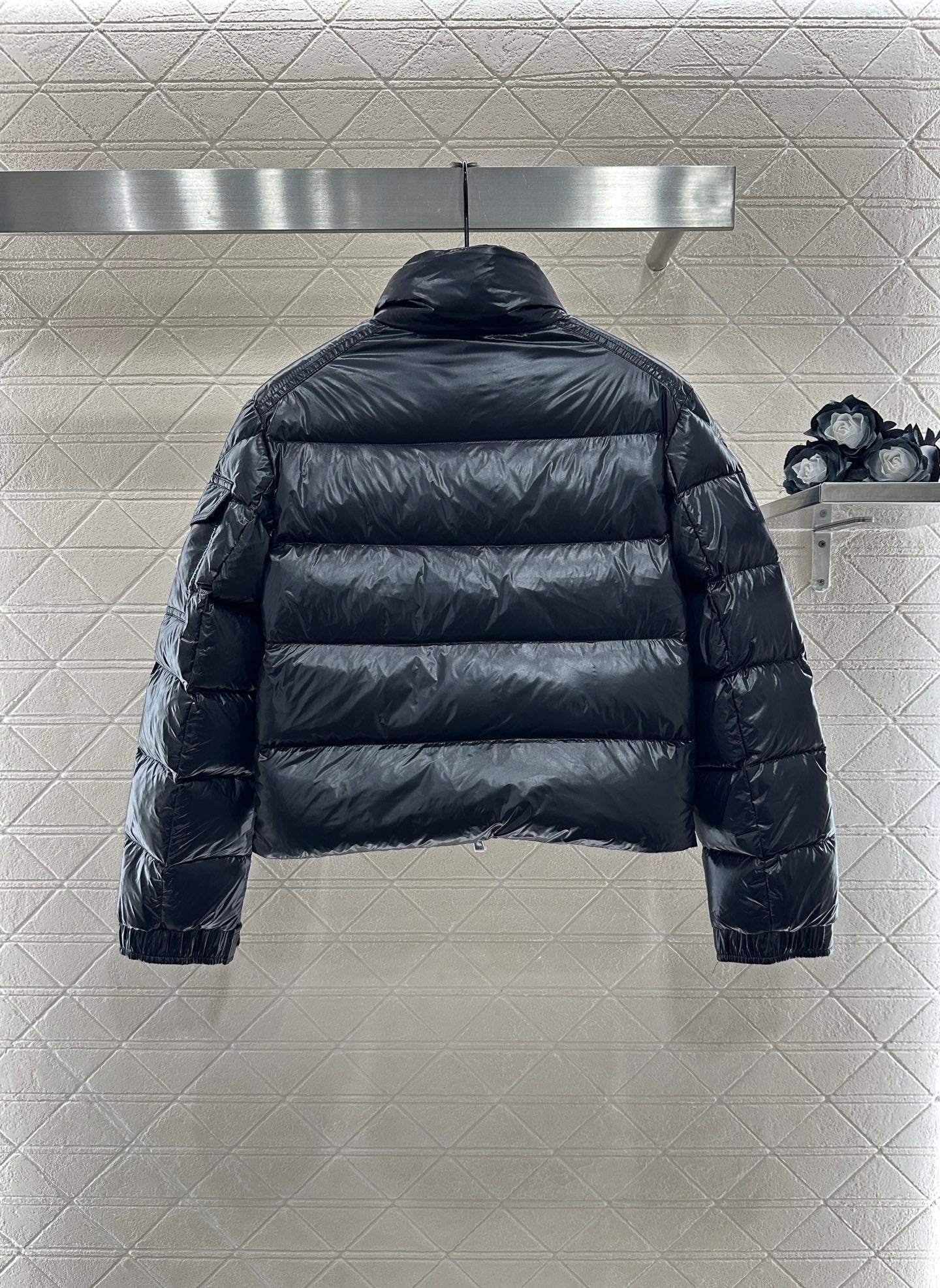 Mon 25  Rectangular embossed stand collar down jacket