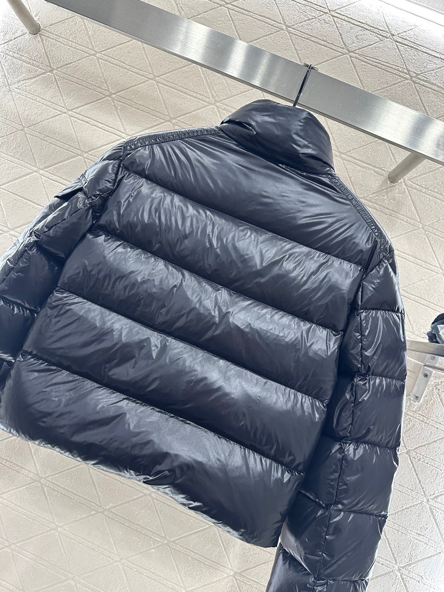 Mon 25  Rectangular embossed stand collar down jacket