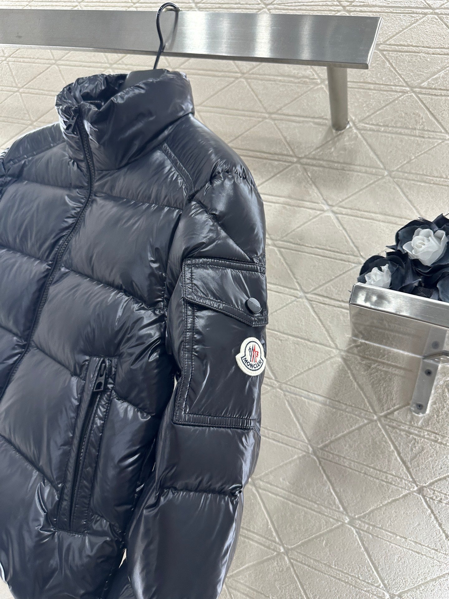 Mon 25  Rectangular embossed stand collar down jacket