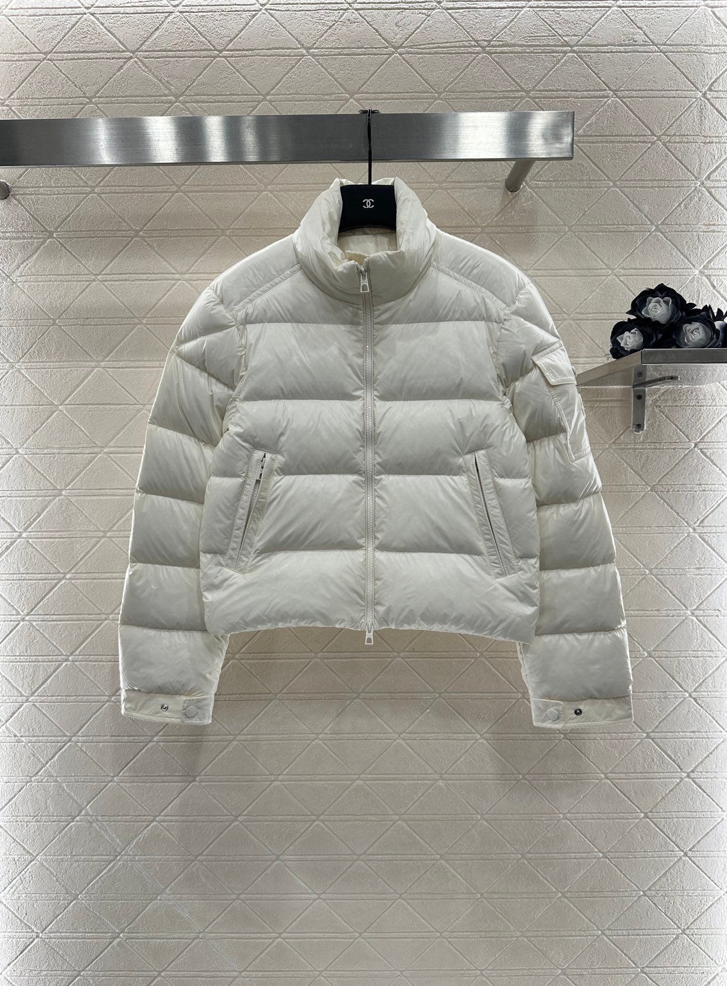 Mon 25  Rectangular embossed stand collar down jacket