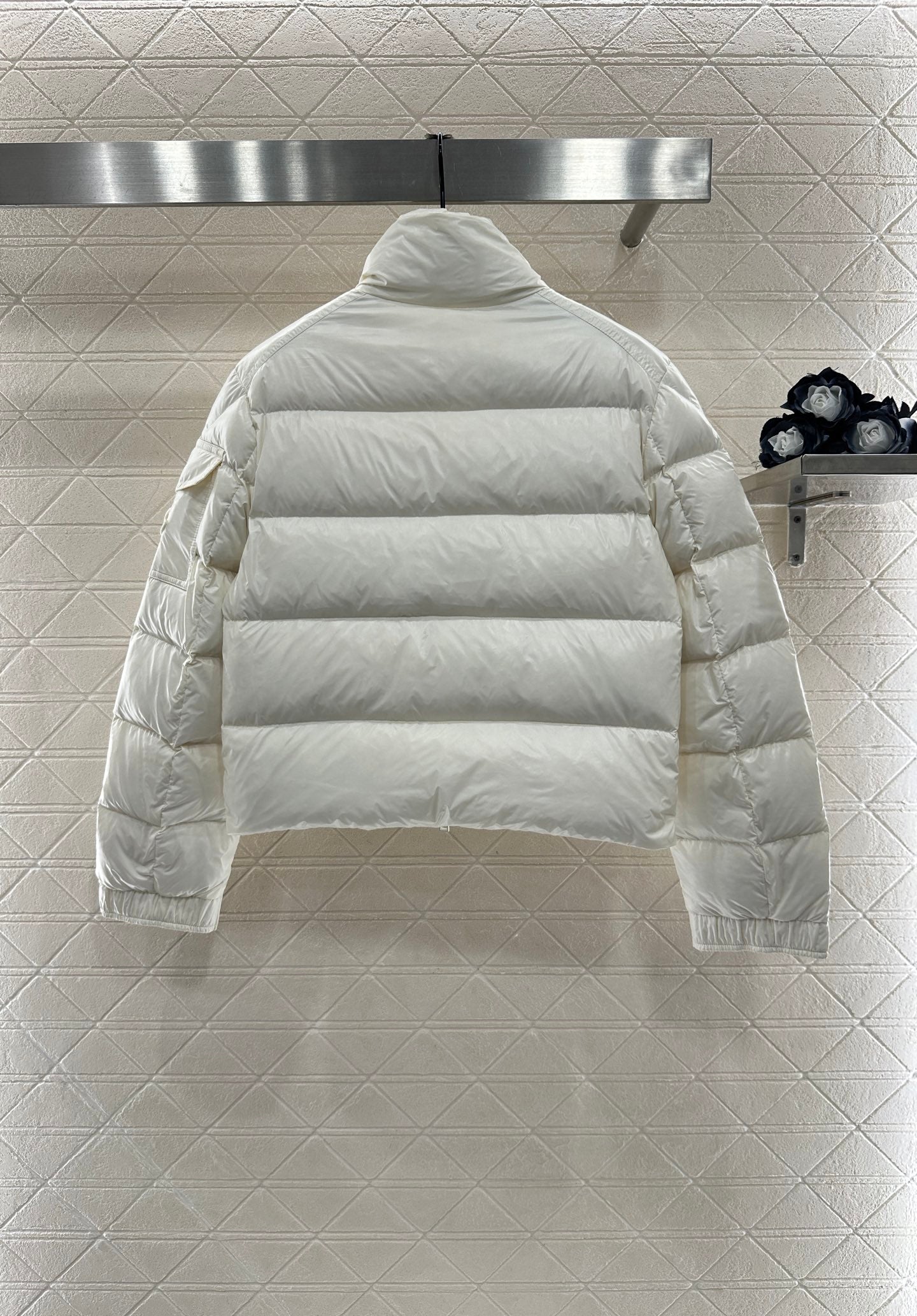Mon 25  Rectangular embossed stand collar down jacket