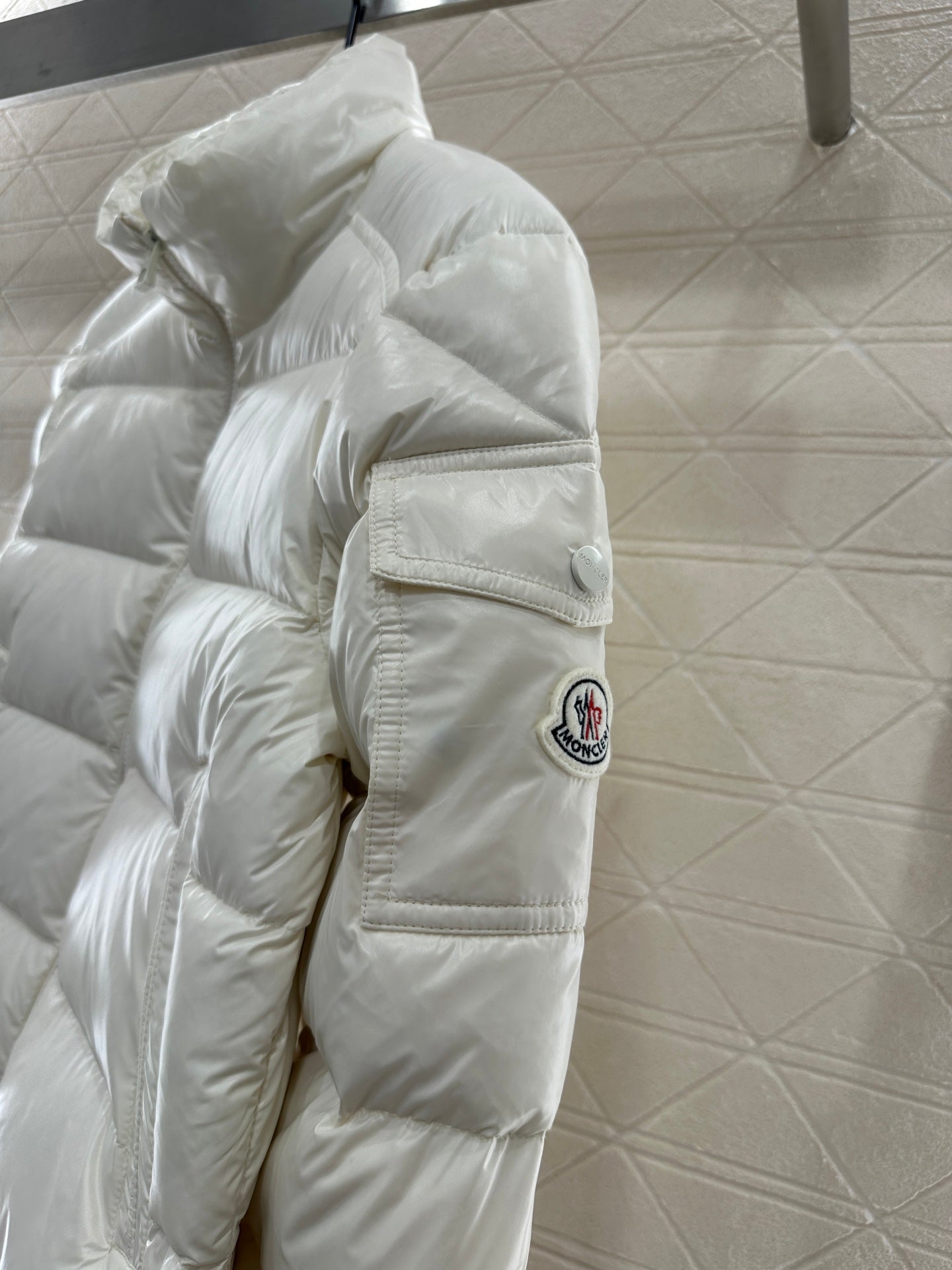 Mon 25  Rectangular embossed stand collar down jacket