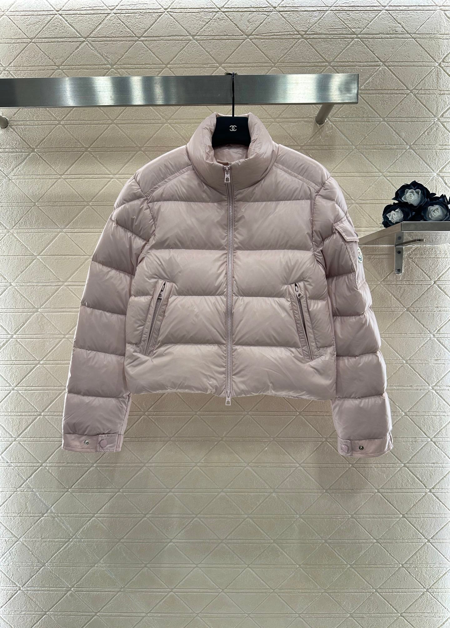 Mon 25  Rectangular embossed stand collar down jacket