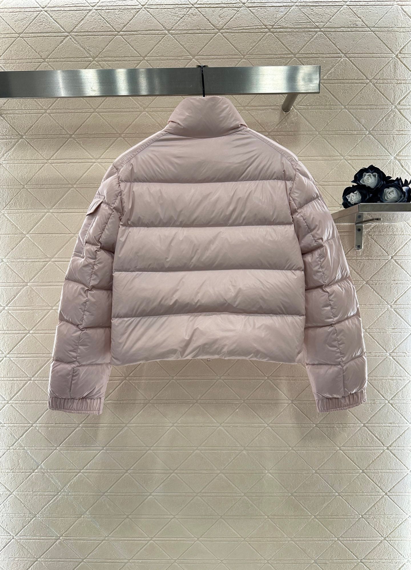 Mon 25  Rectangular embossed stand collar down jacket