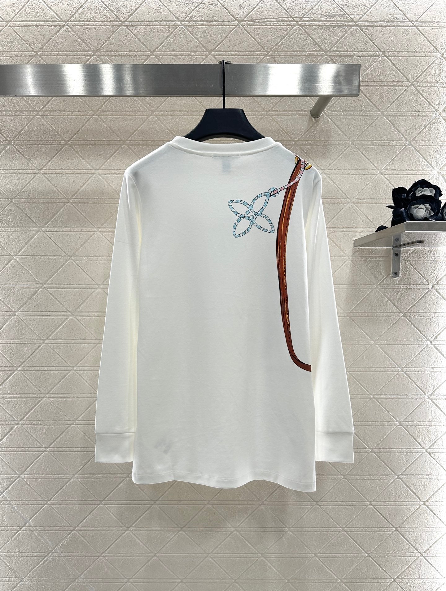 L 25 Chain round neck printed long sleeves
