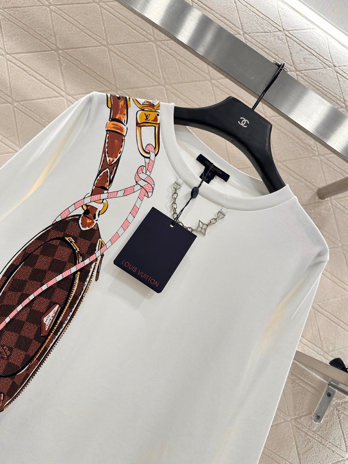 L 25 Chain round neck printed long sleeves