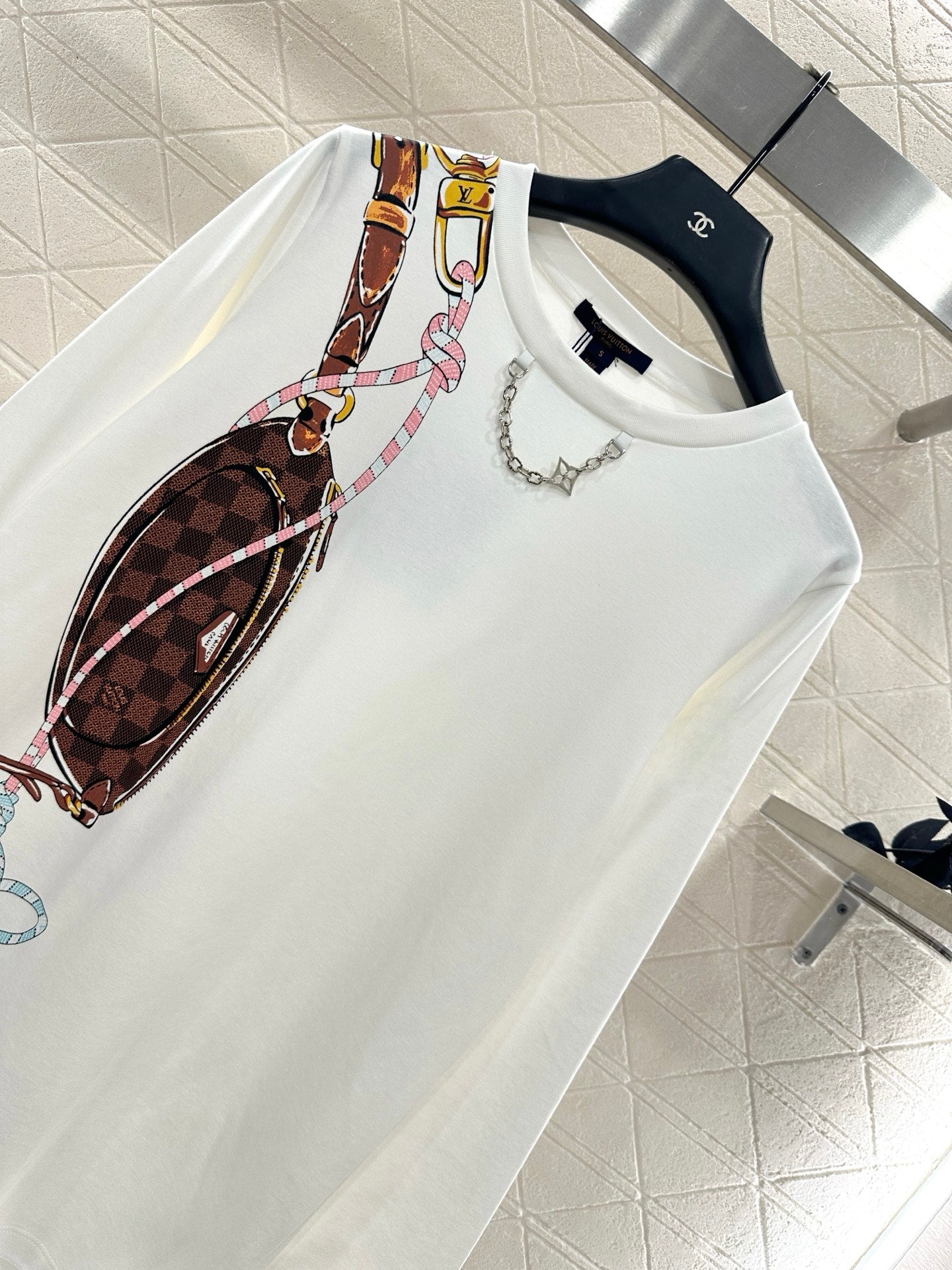 L 25 Chain round neck printed long sleeves
