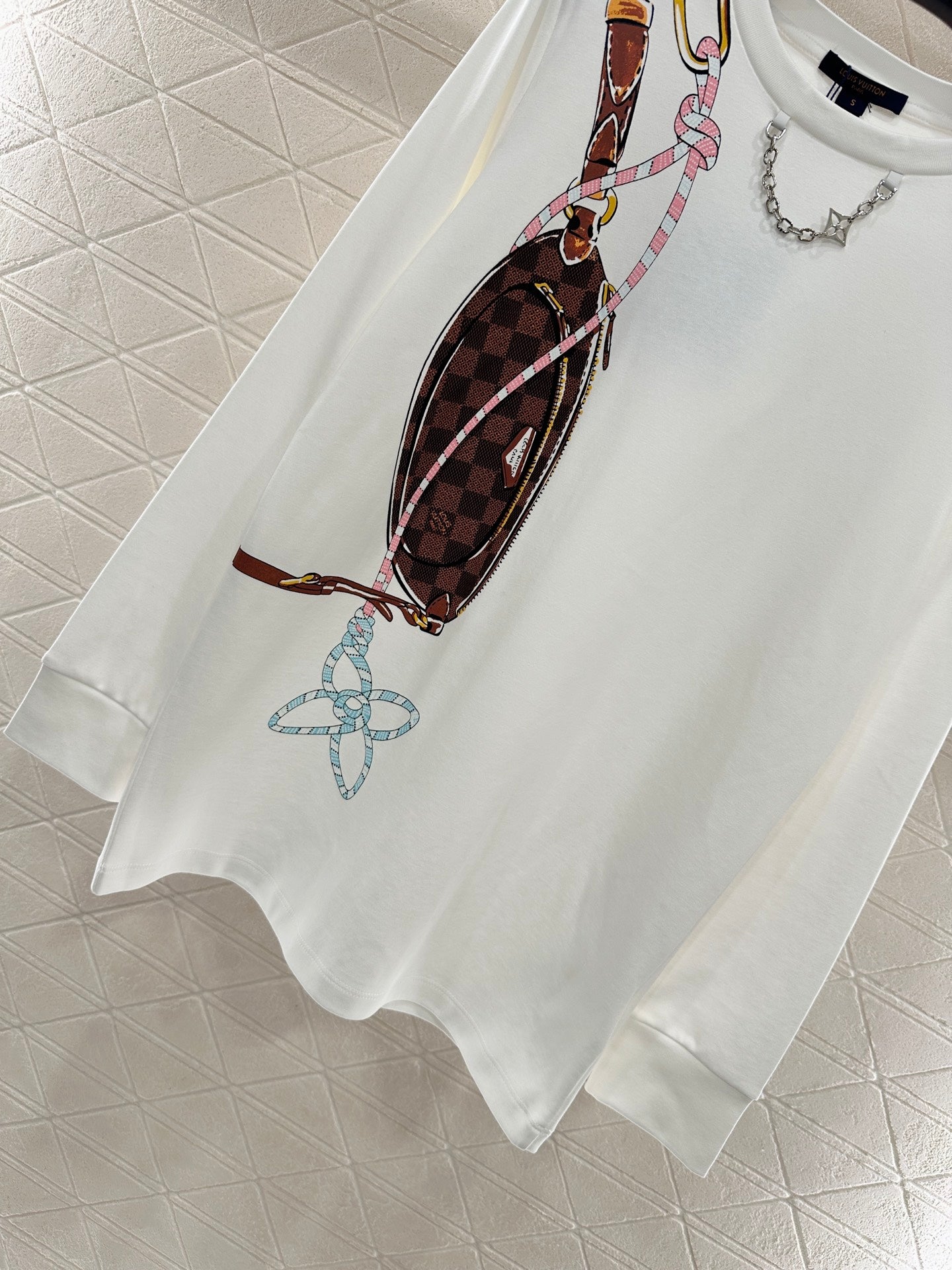 L 25 Chain round neck printed long sleeves
