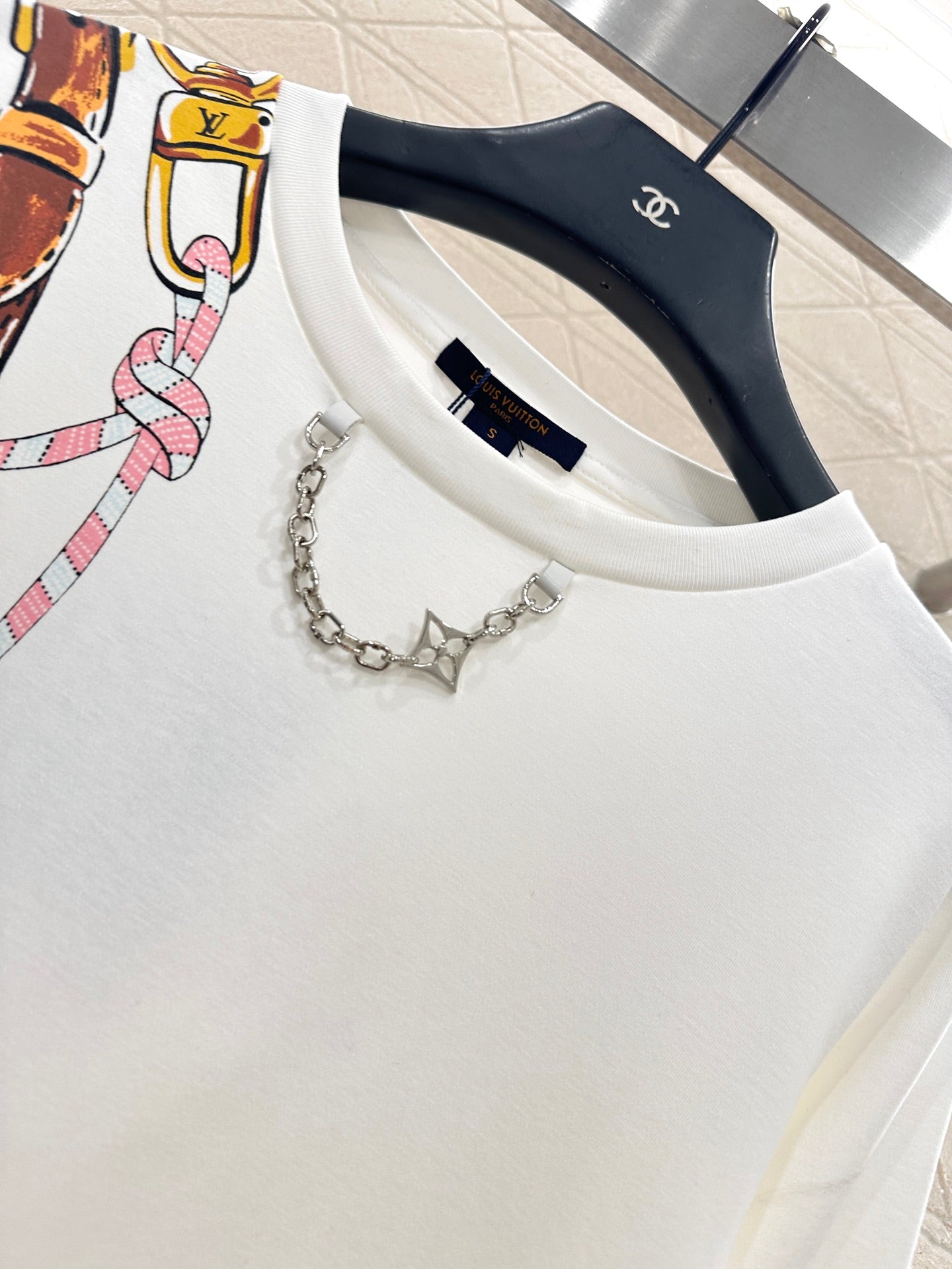 L 25 Chain round neck printed long sleeves