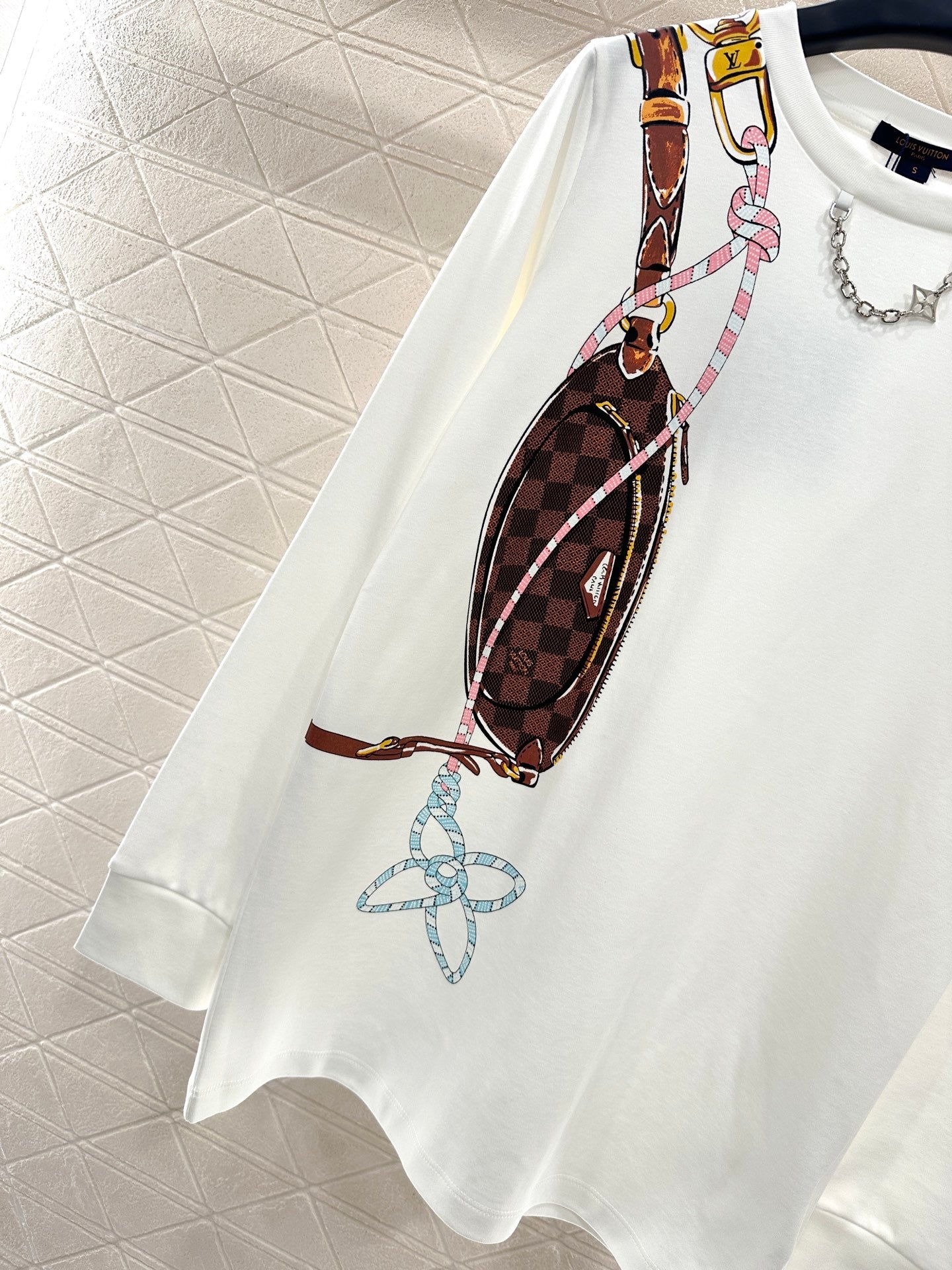 L 25 Chain round neck printed long sleeves