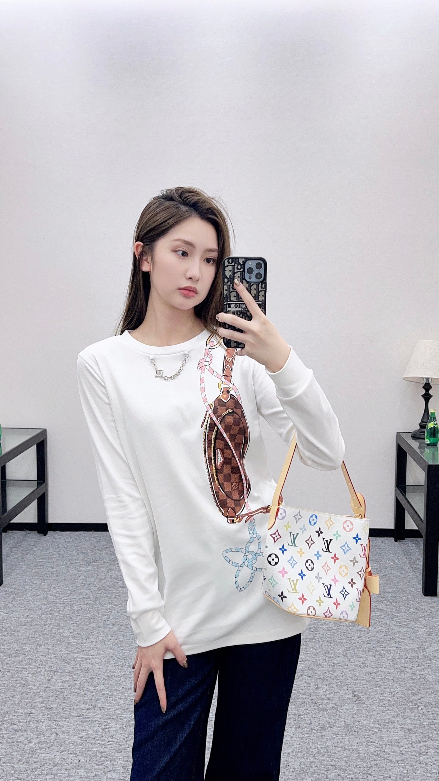 L 25 Chain round neck printed long sleeves