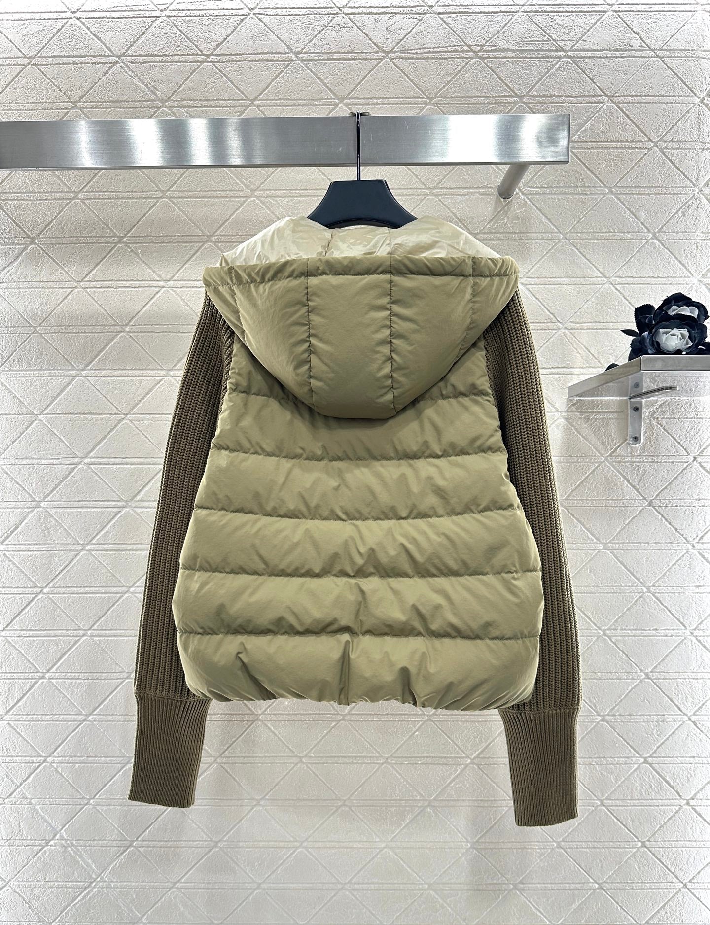 Bru 25 Knitted wool hooded down jacket