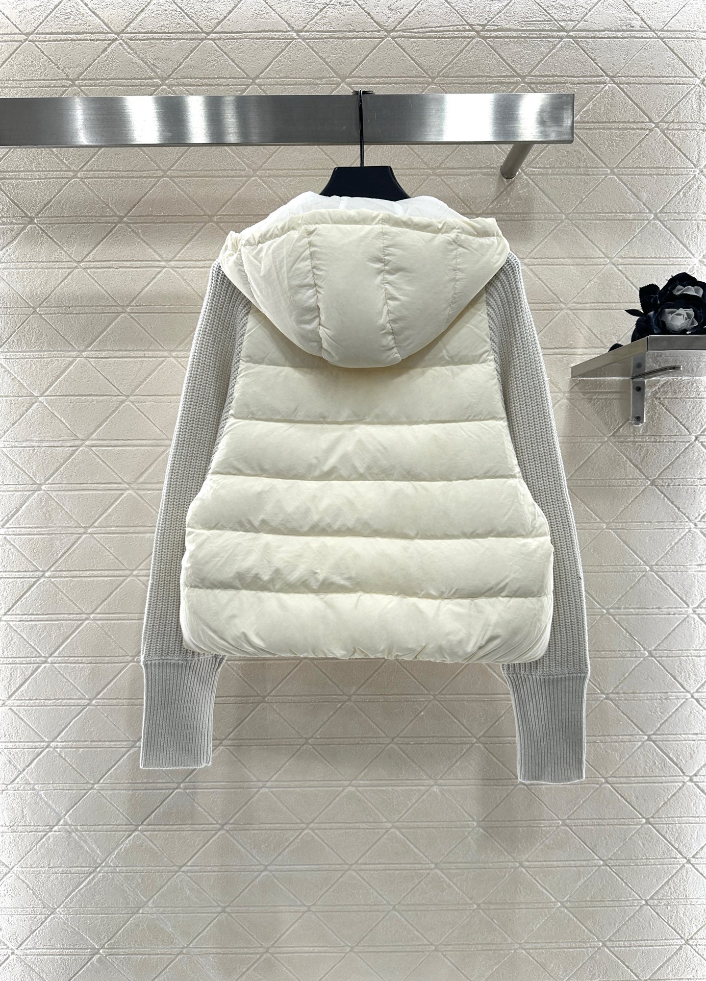 Bru 25 Knitted wool hooded down jacket