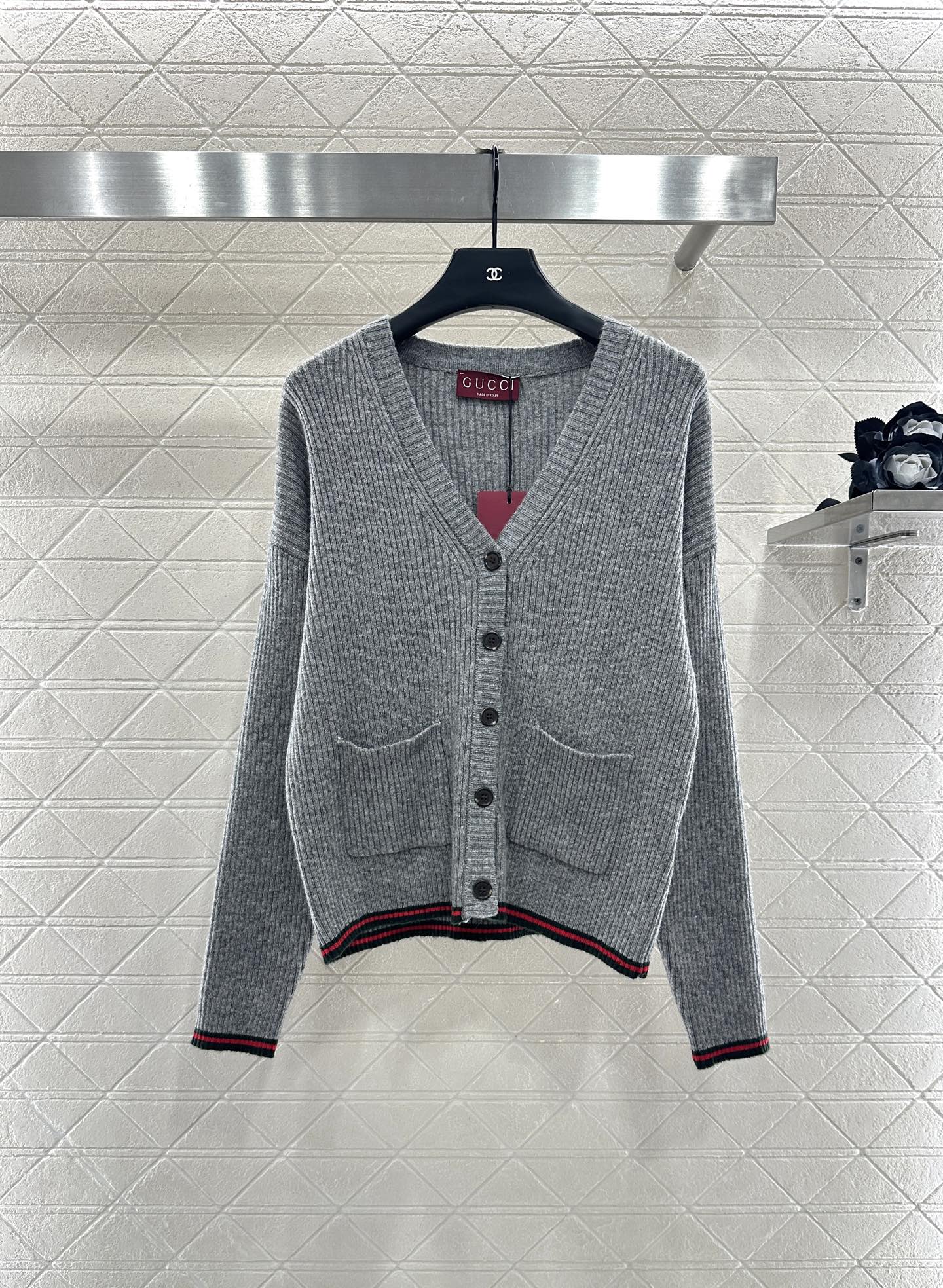 Gu 25 Knitted wool cardigan and trousers set