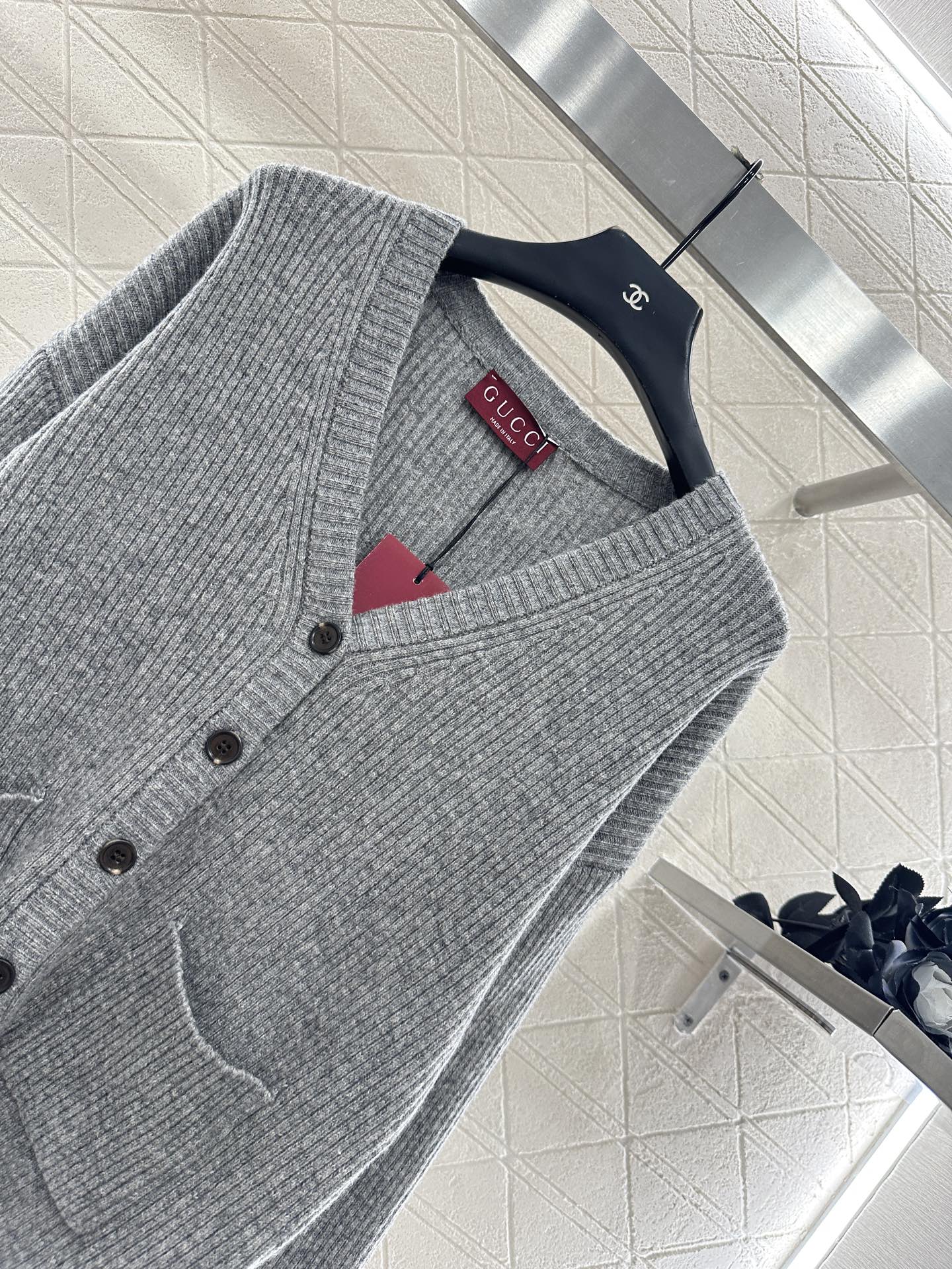 Gu 25 Knitted wool cardigan and trousers set