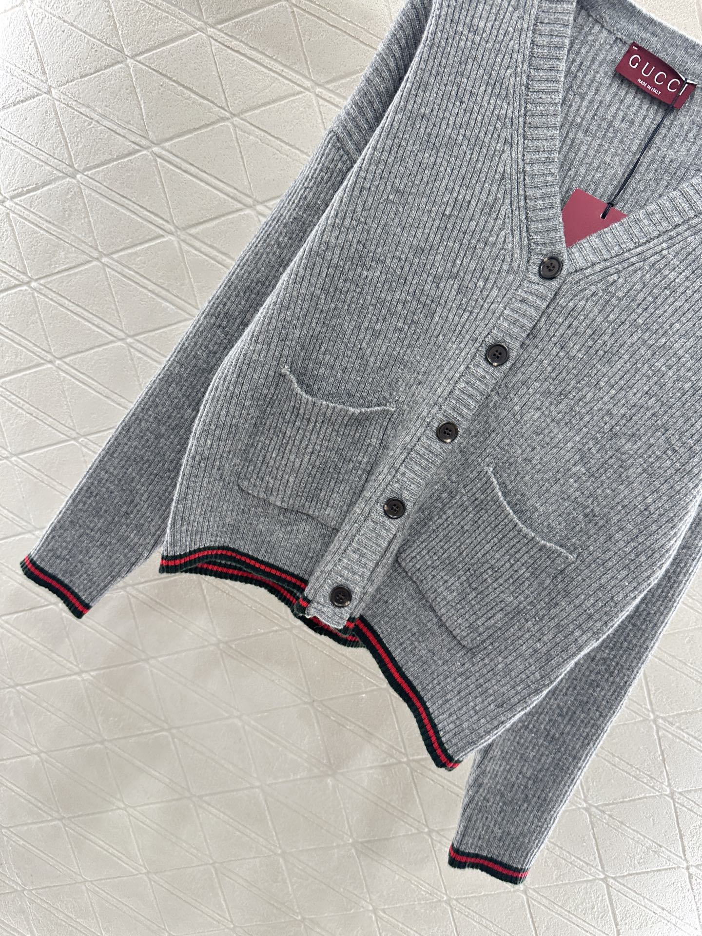 Gu 25 Knitted wool cardigan and trousers set