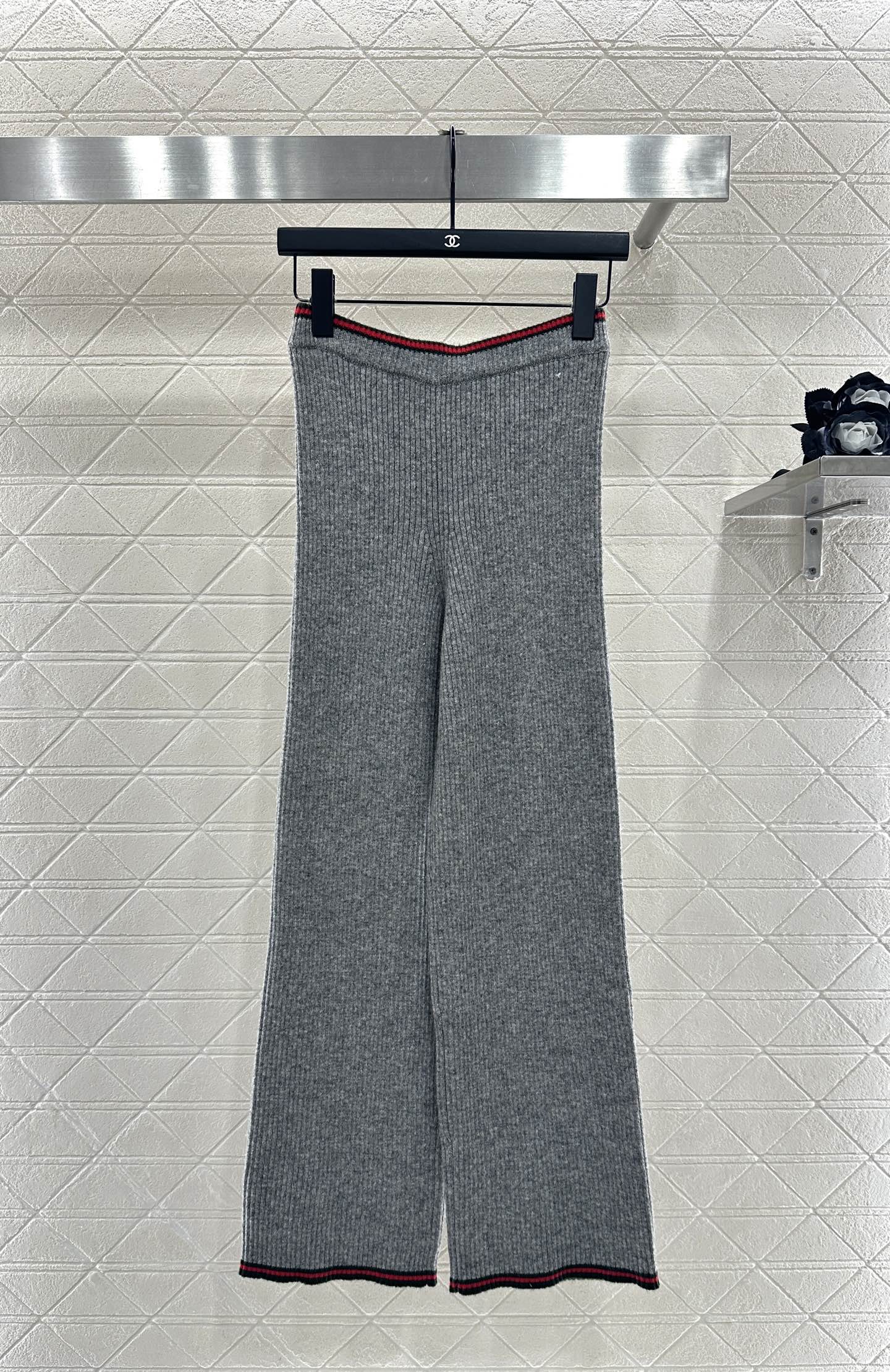 Gu 25 Knitted wool cardigan and trousers set