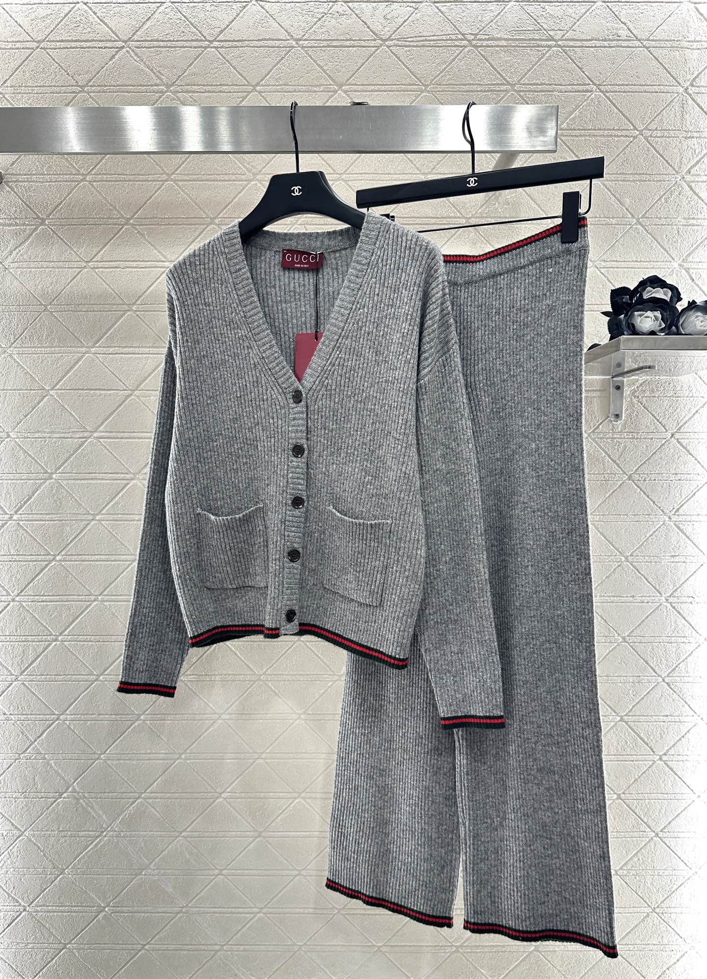 Gu 25 Knitted wool cardigan and trousers set