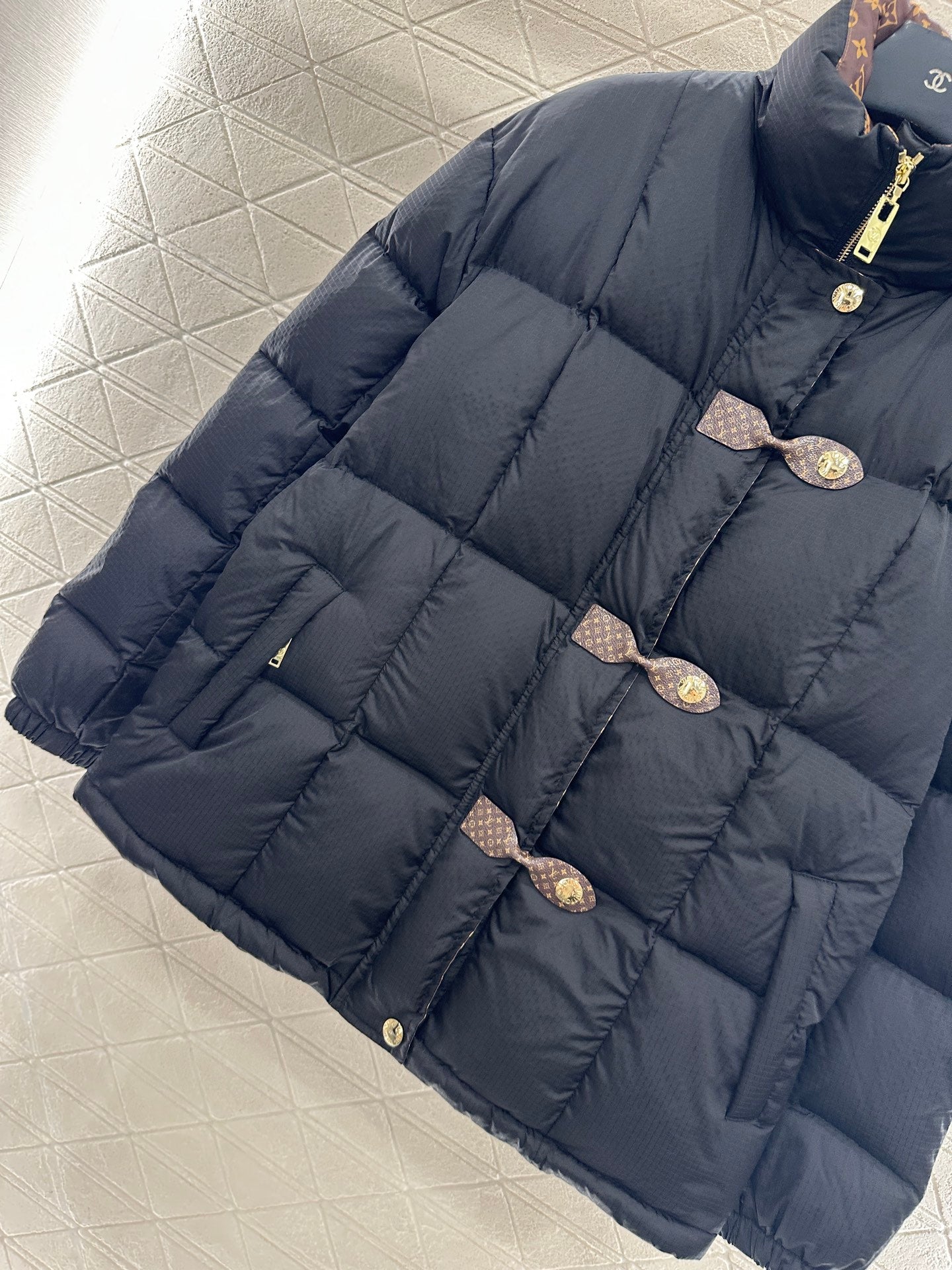 L 25 Stand collar leather button mid-length down jacket(WHITE/BLACK)