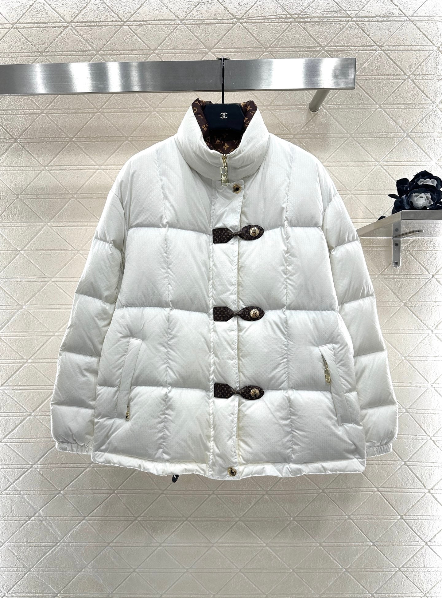 L 25 Stand collar leather button mid-length down jacket(WHITE/BLACK)