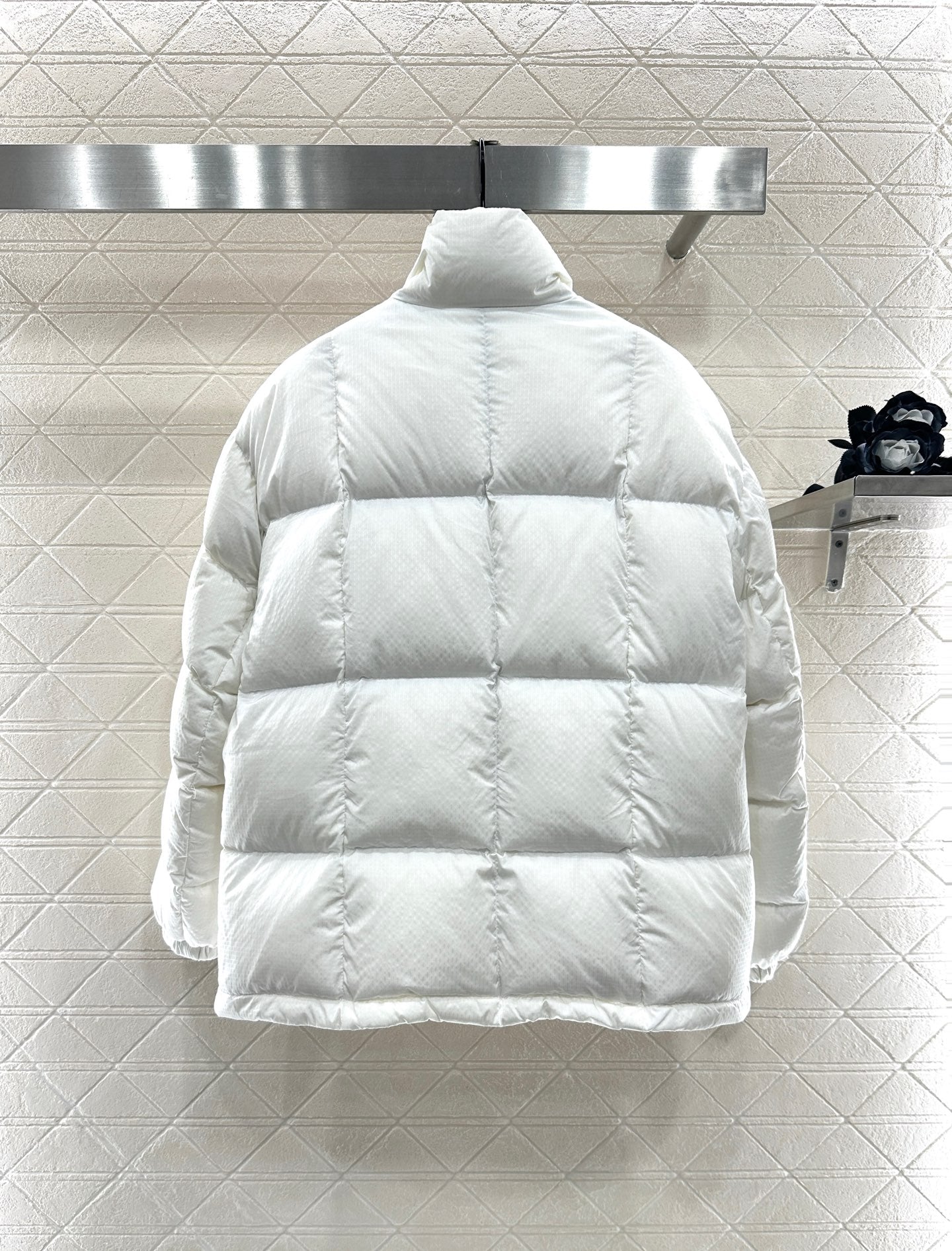 L 25 Stand collar leather button mid-length down jacket(WHITE/BLACK)