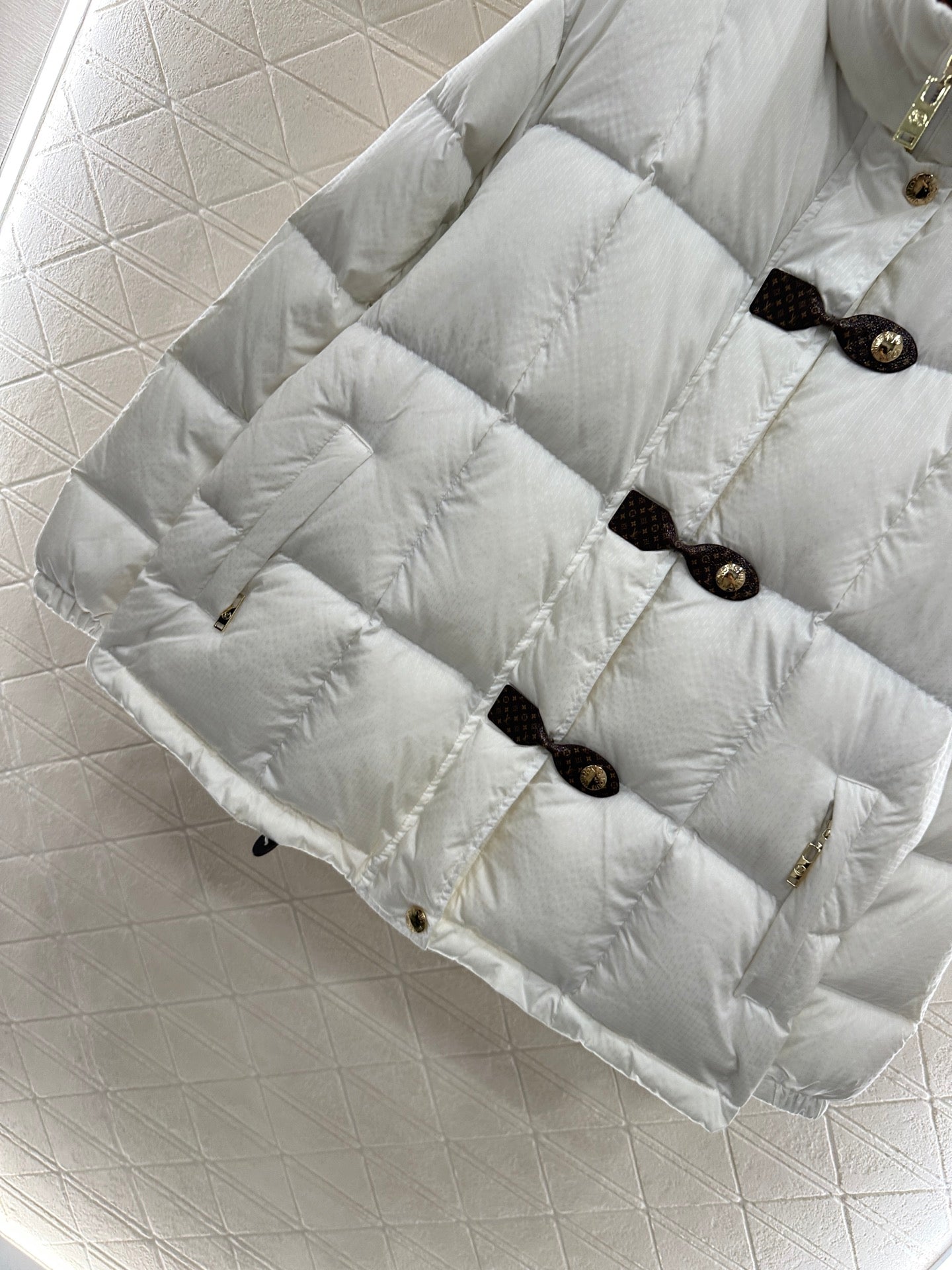 L 25 Stand collar leather button mid-length down jacket(WHITE/BLACK)