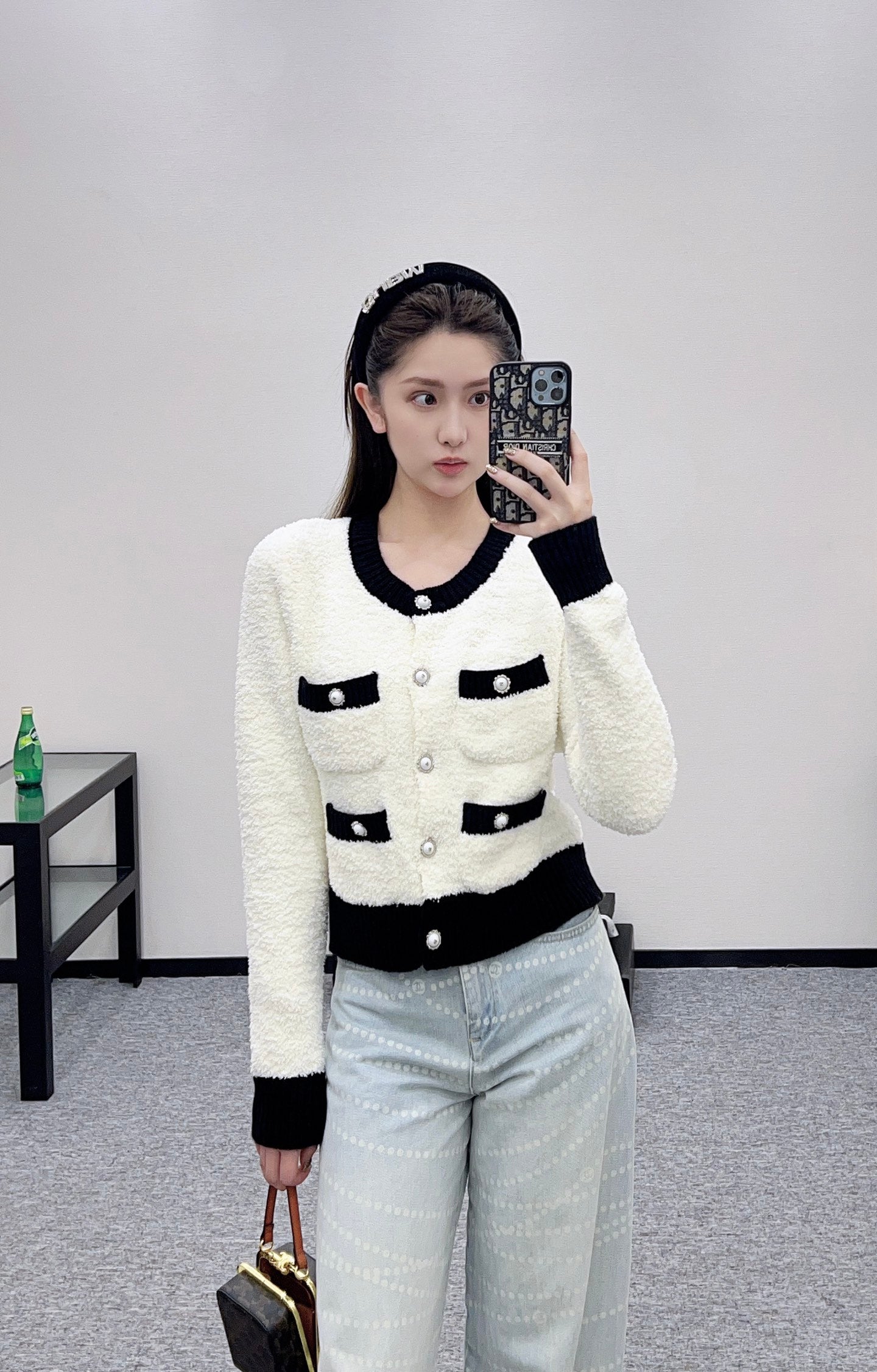 C 25 Knitted wool cardigan