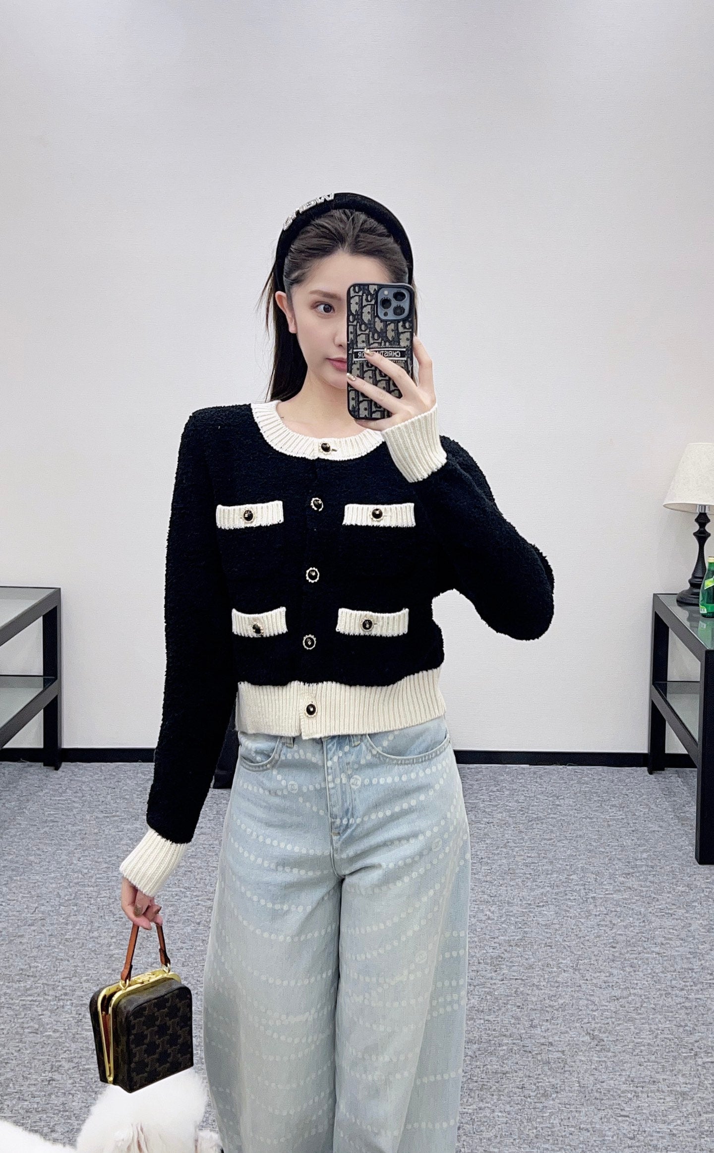 C 25 Knitted wool cardigan