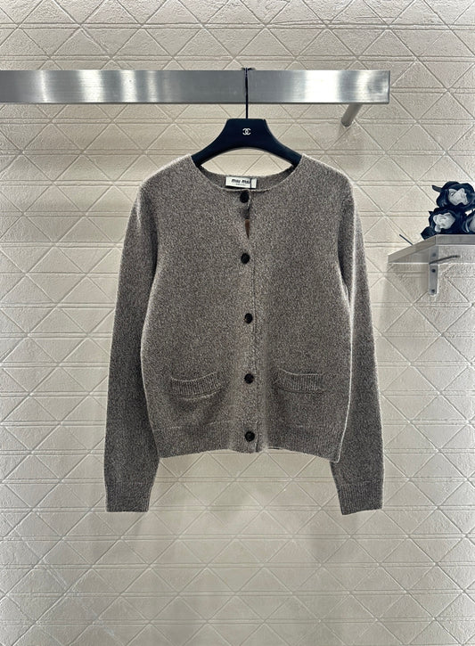 Mi 25 Knitted wool cardigan