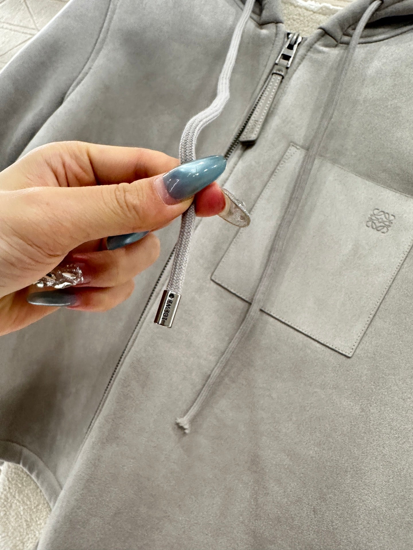 Lo 25 Hooded zip-up poncho