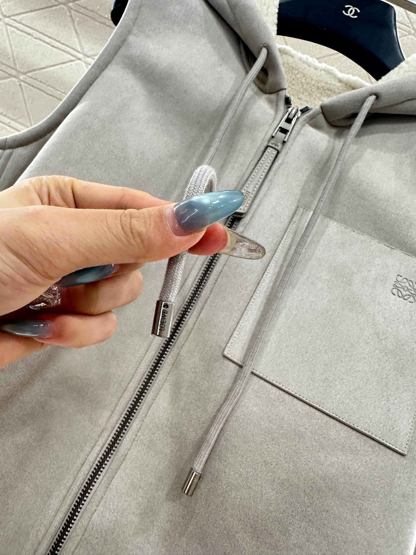 Lo 25 Hooded zip-up vest