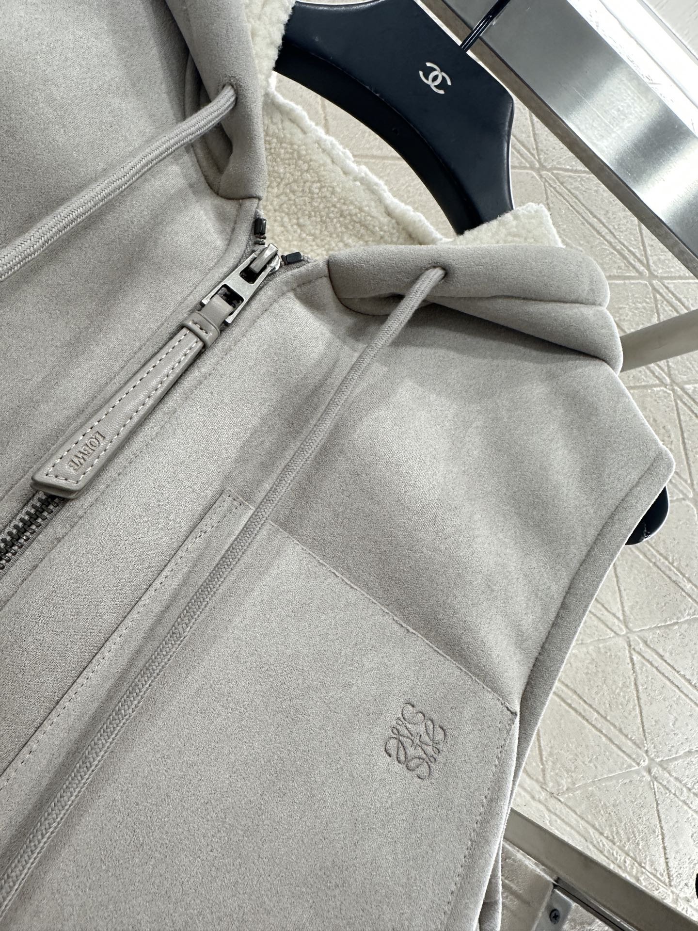 Lo 25 Hooded zip-up vest