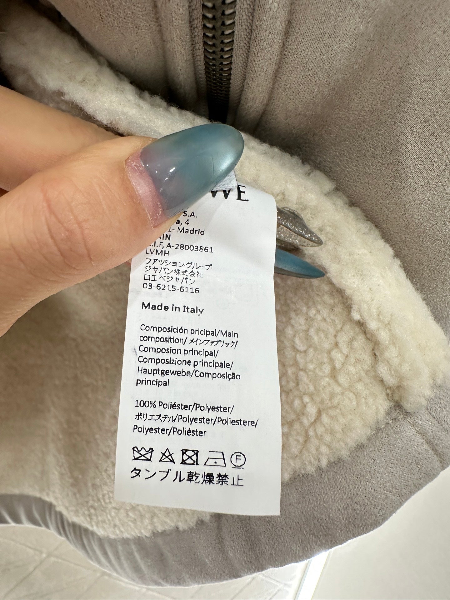Lo 25 Hooded zip-up vest