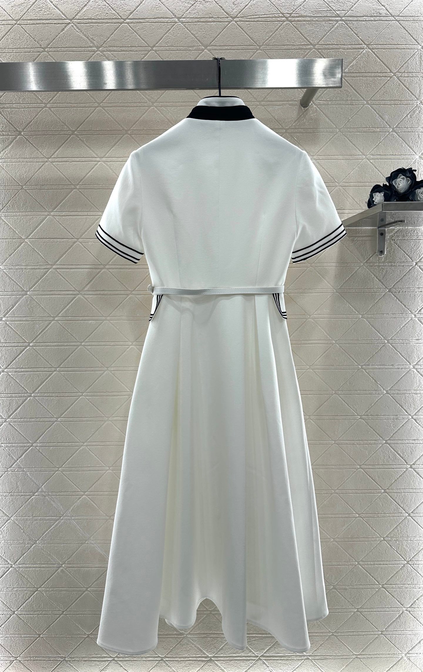 Di 25 Short-sleeved belt dress