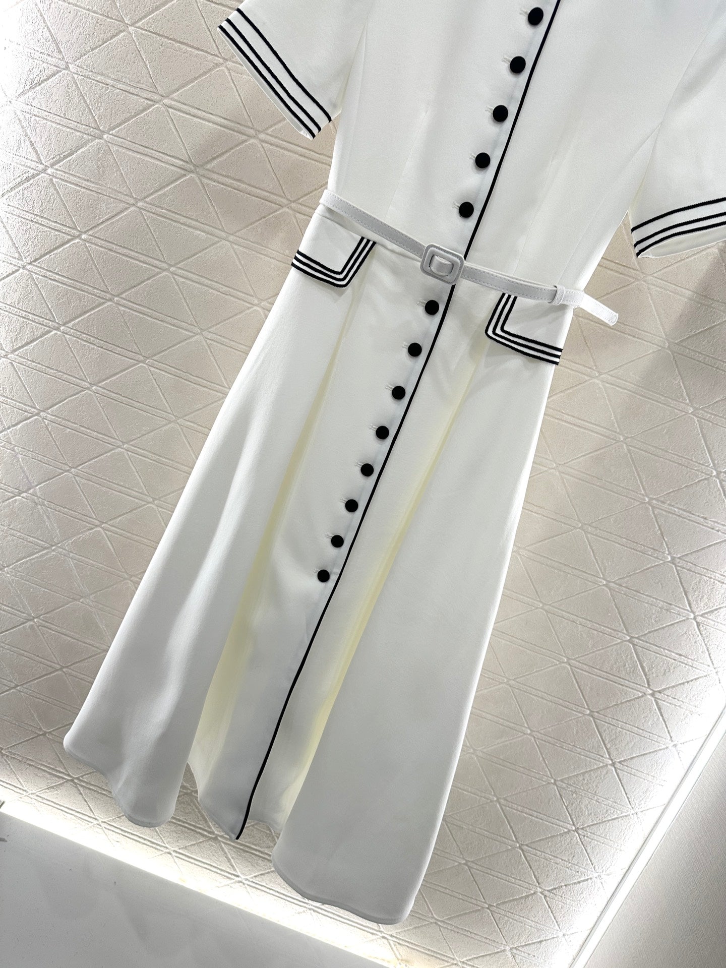 Di 25 Short-sleeved belt dress