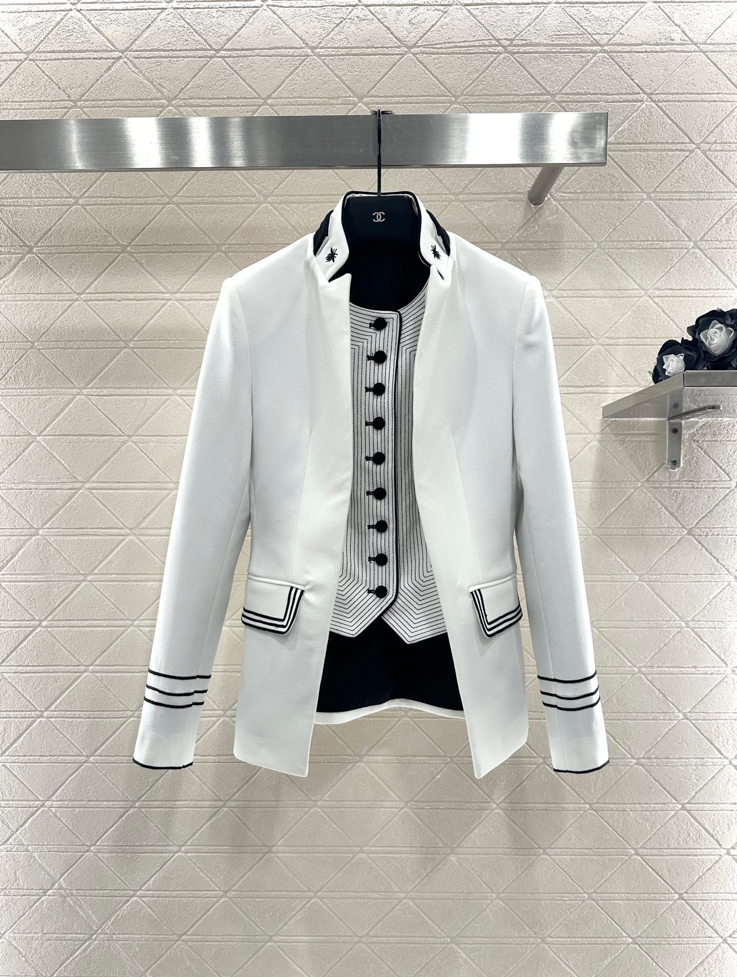 Di 25 Stand collar slim fit fake two piece jacket