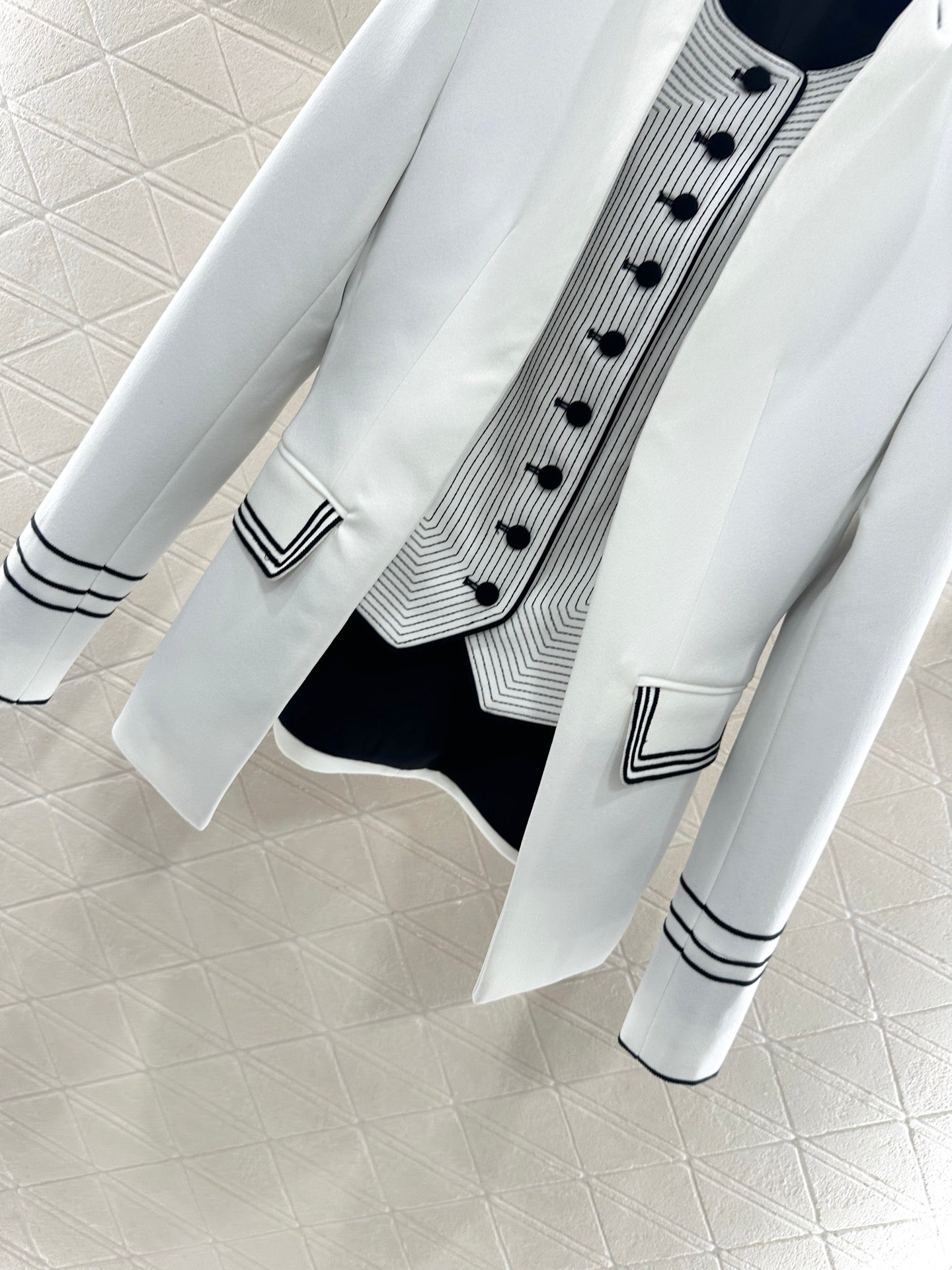 Di 25 Stand collar slim fit fake two piece jacket