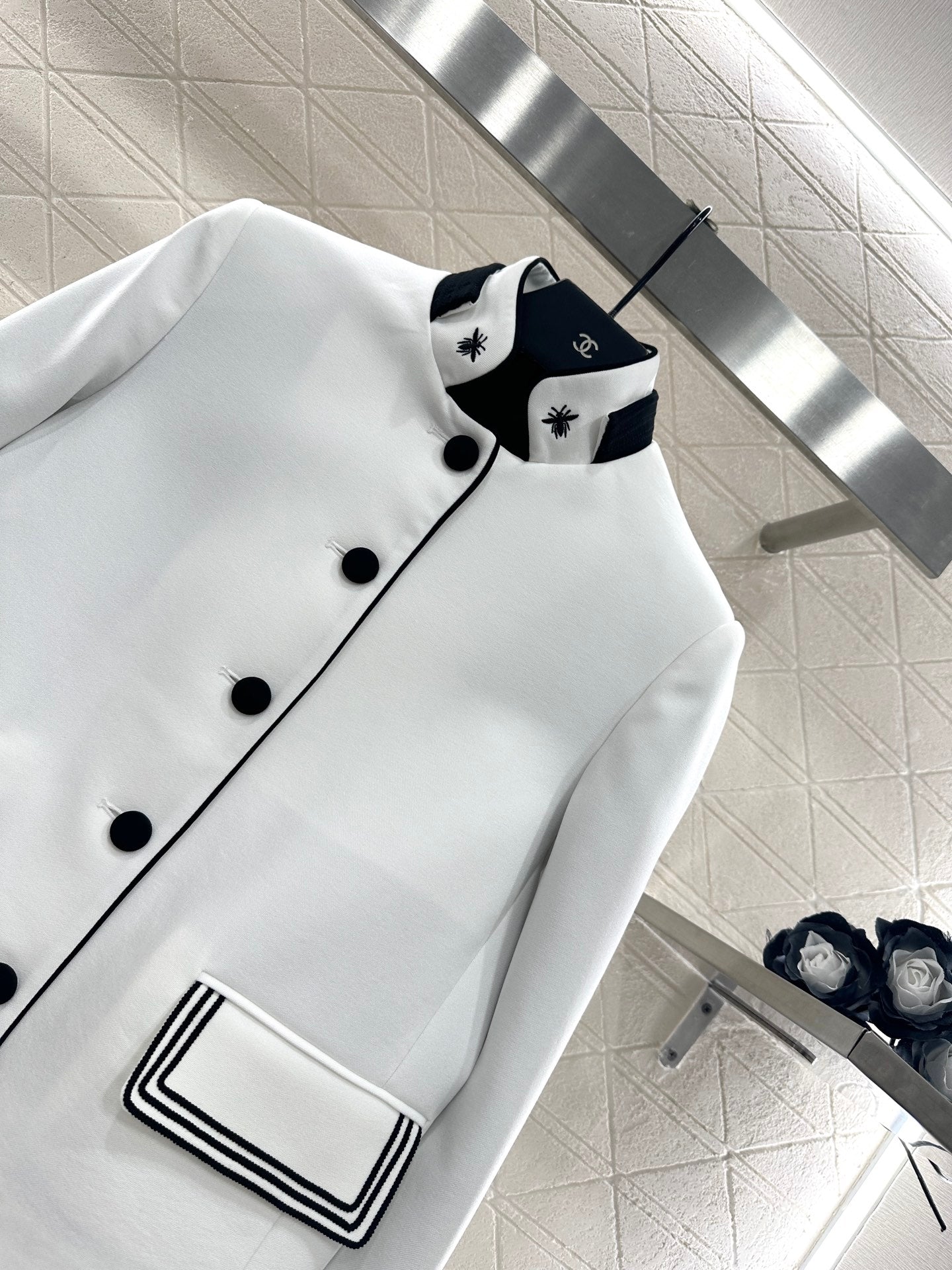 Di 25 Bee logo stand-up collar straight-cut shoulder suit