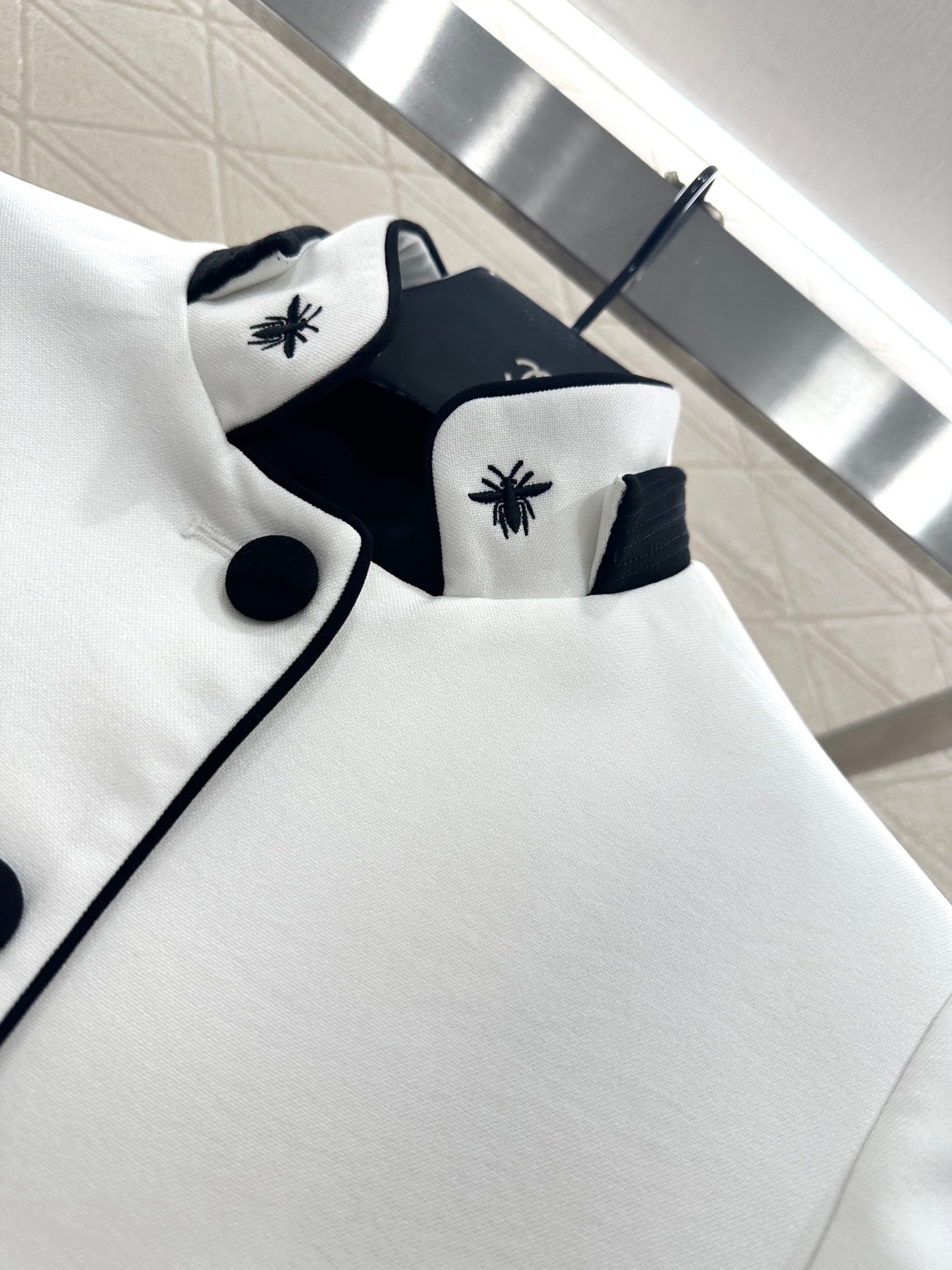 Di 25 Bee logo stand-up collar straight-cut shoulder suit