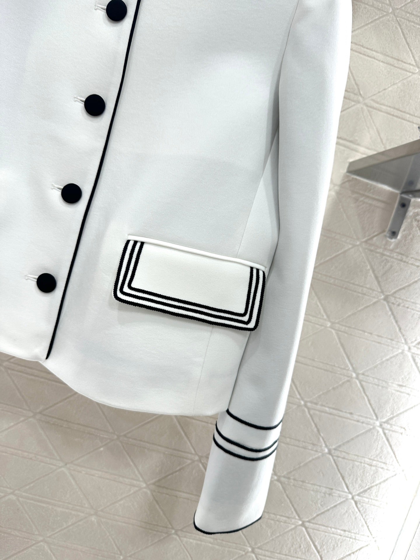 Di 25 Bee logo stand-up collar straight-cut shoulder suit