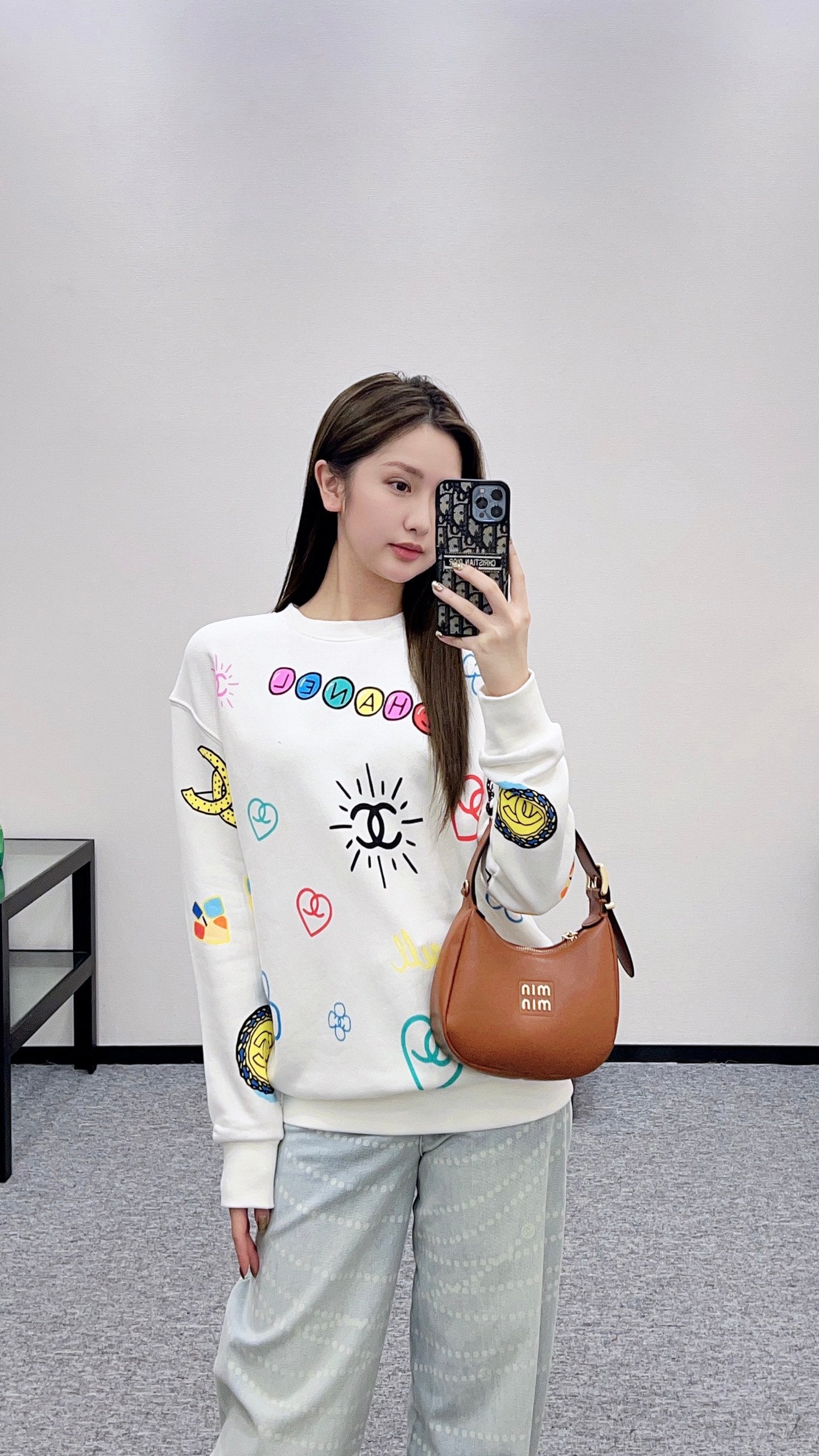 C 25 Hand-painted colorful print lettering sweatshirt